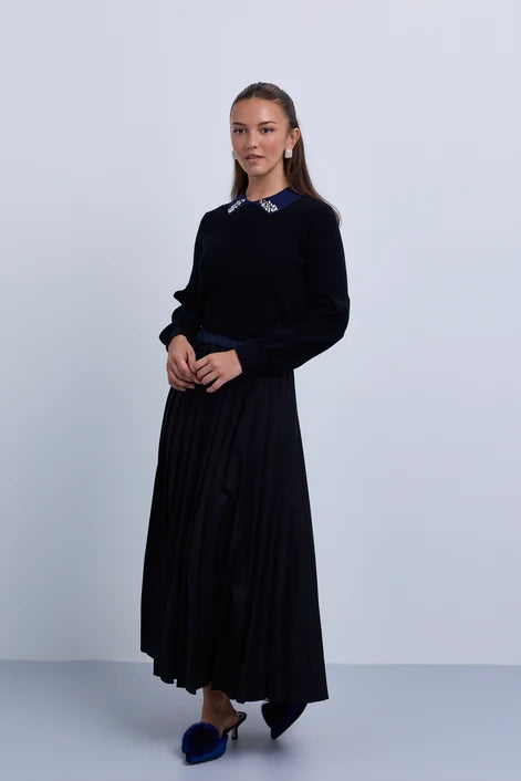 NOI-CH355 BLACK CONTRAST EMBELLISHED COLLAR TOP
