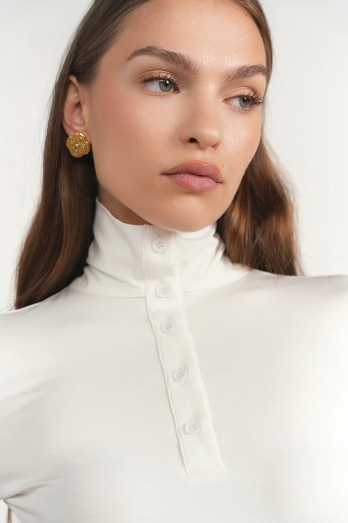 APP-F26-1270 WHITE GRETA TURTLENECK