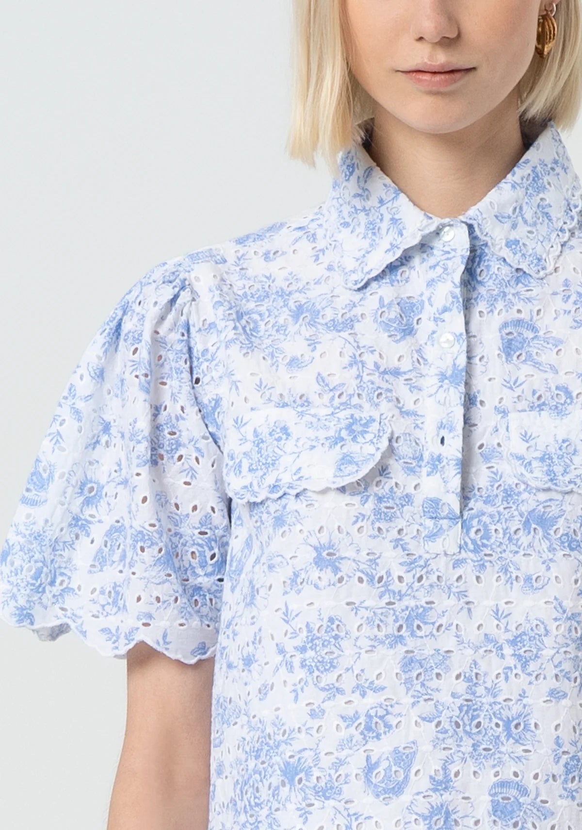 FCM-FR25ST1007W4 WHT&SKYBLUE BRODERIE BLOUSE