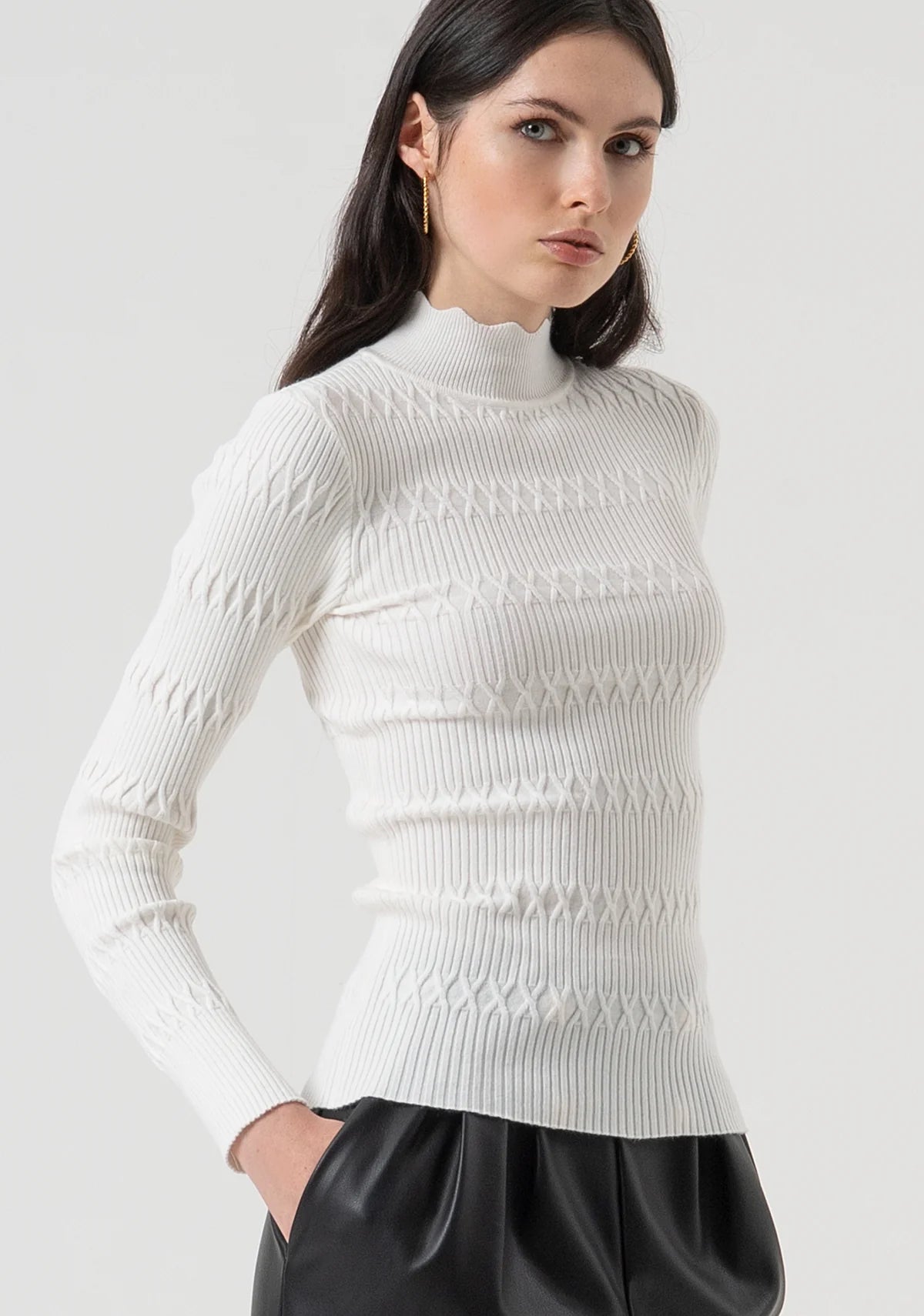 FCM-FR25WT7042K5 BLACK POLO NECK