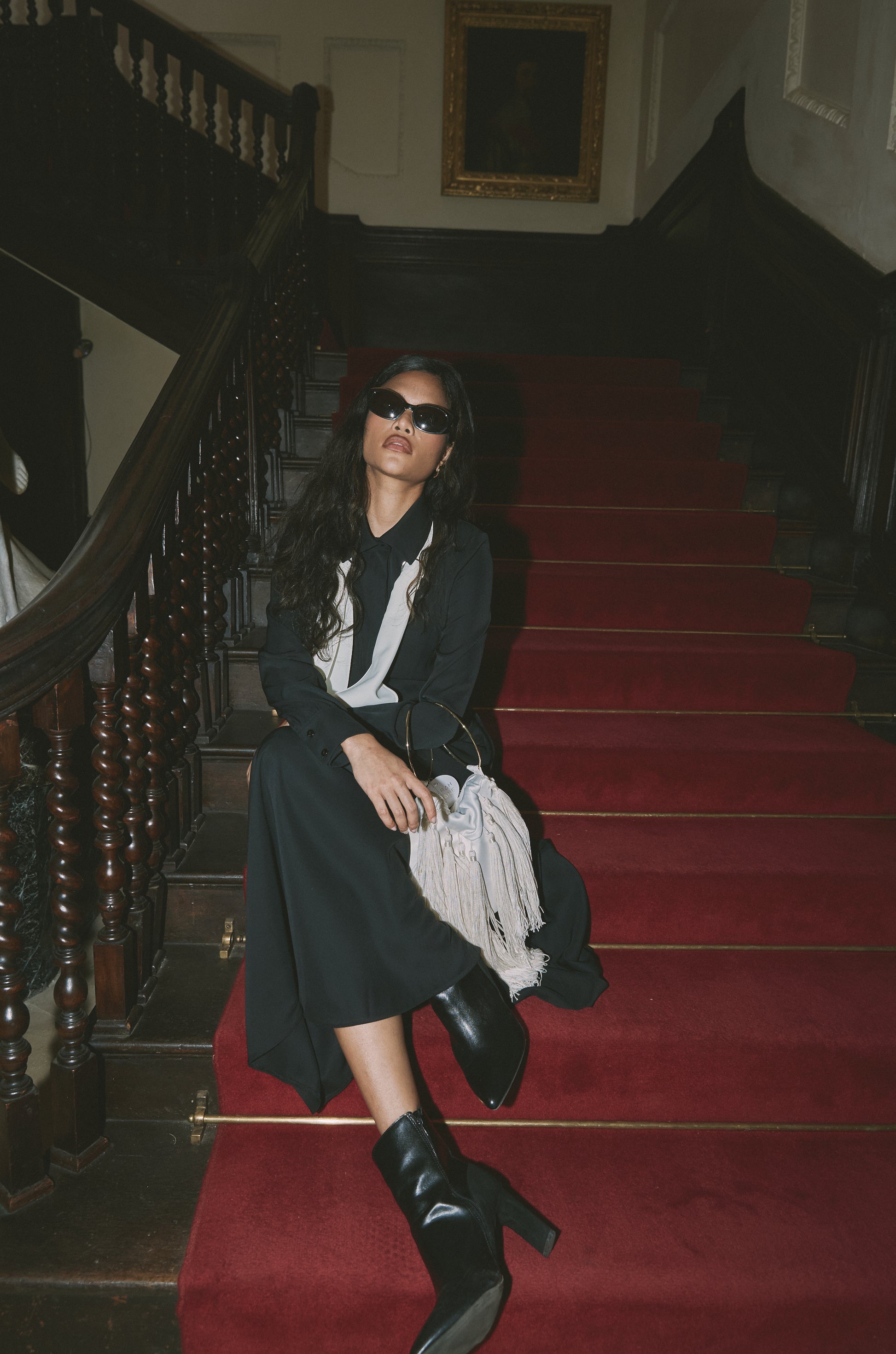 NOI-H4071 BLACK&IVORY NECK SCARF SATIN DRESS