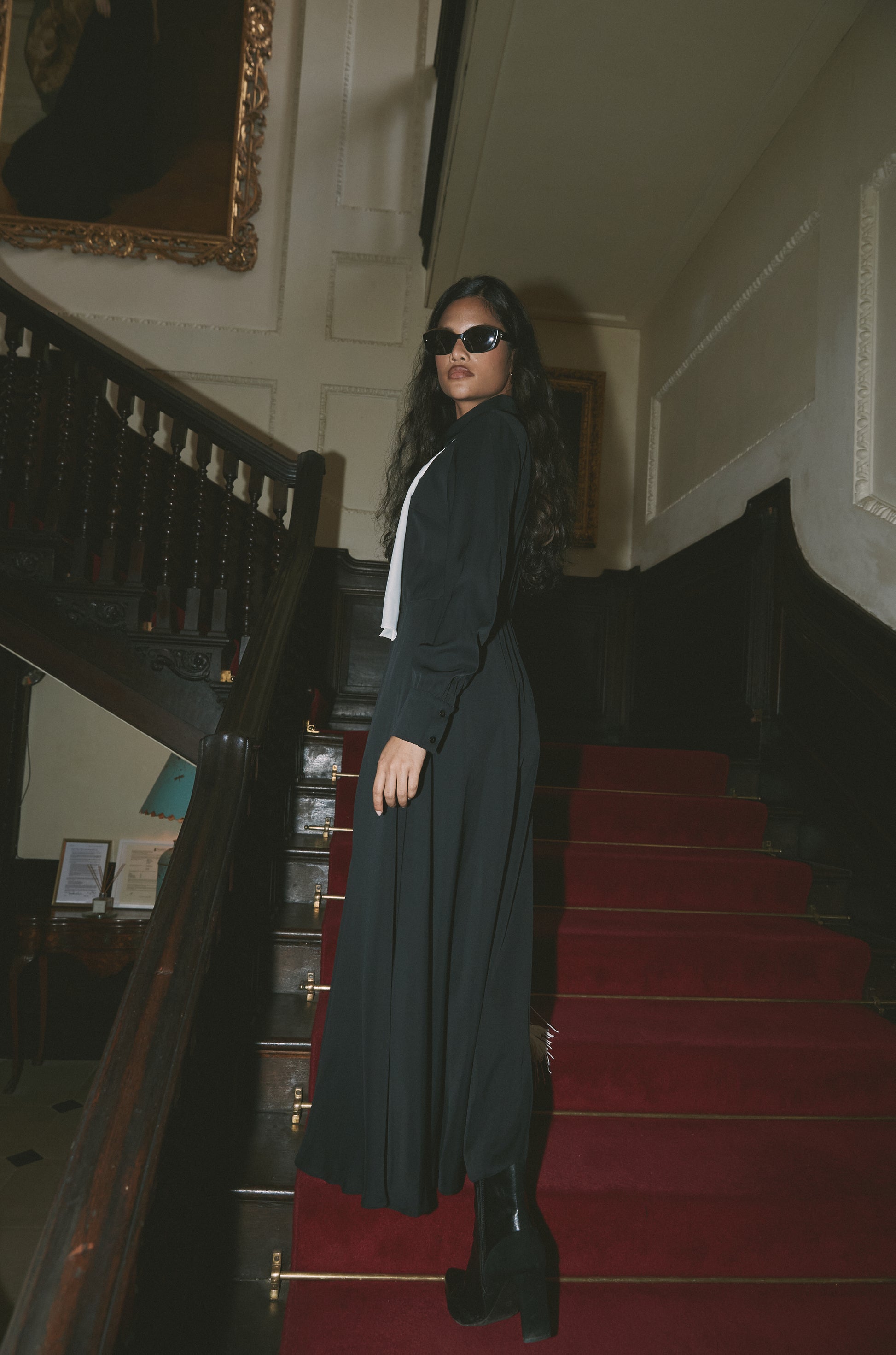 NOI-H4071 BLACK&IVORY NECK SCARF SATIN DRESS