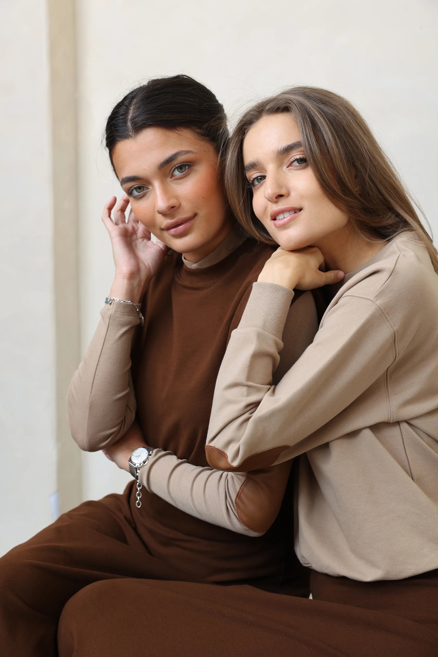 PAR-T494 CAMEL ELBOW PATCH SWEATSHIRT