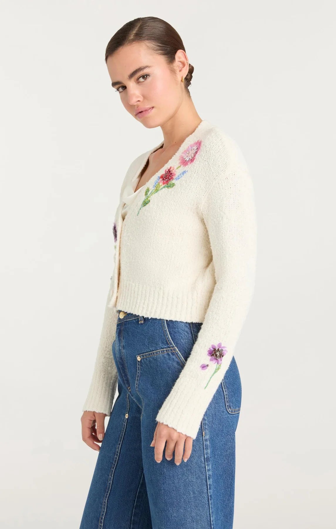CQS-ZK12209496Z IVORY EMBROIDERED V-NECK CARDIGAN