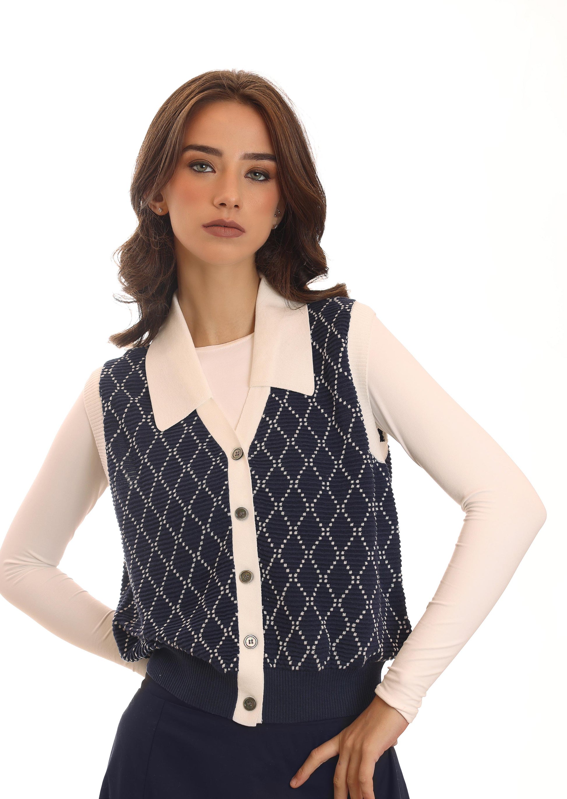 Vest in navy & white or black & white 