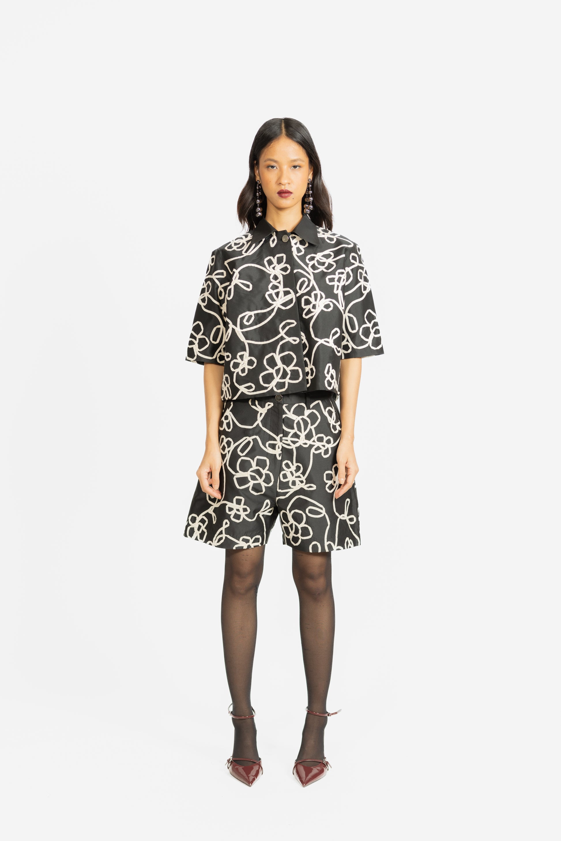 LVB-RS26-006 GUILA BLACK&IVORY FLOWER DESIGN BLOUSE