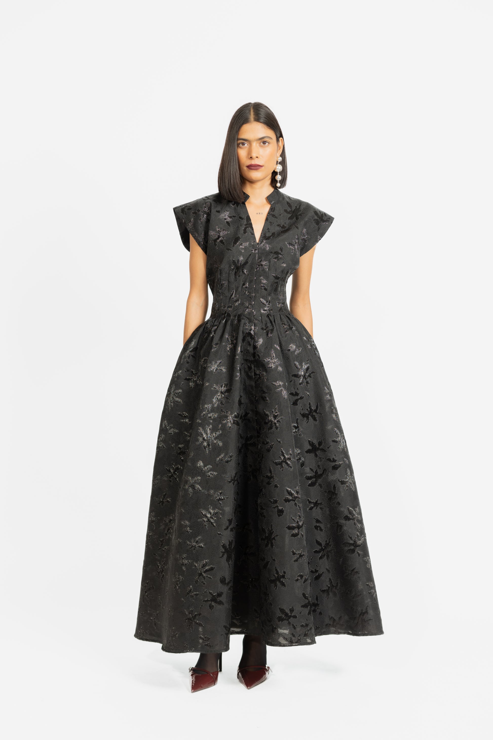 LVB-RS26-081 SELENE BLACK TEXTURED GOWN
