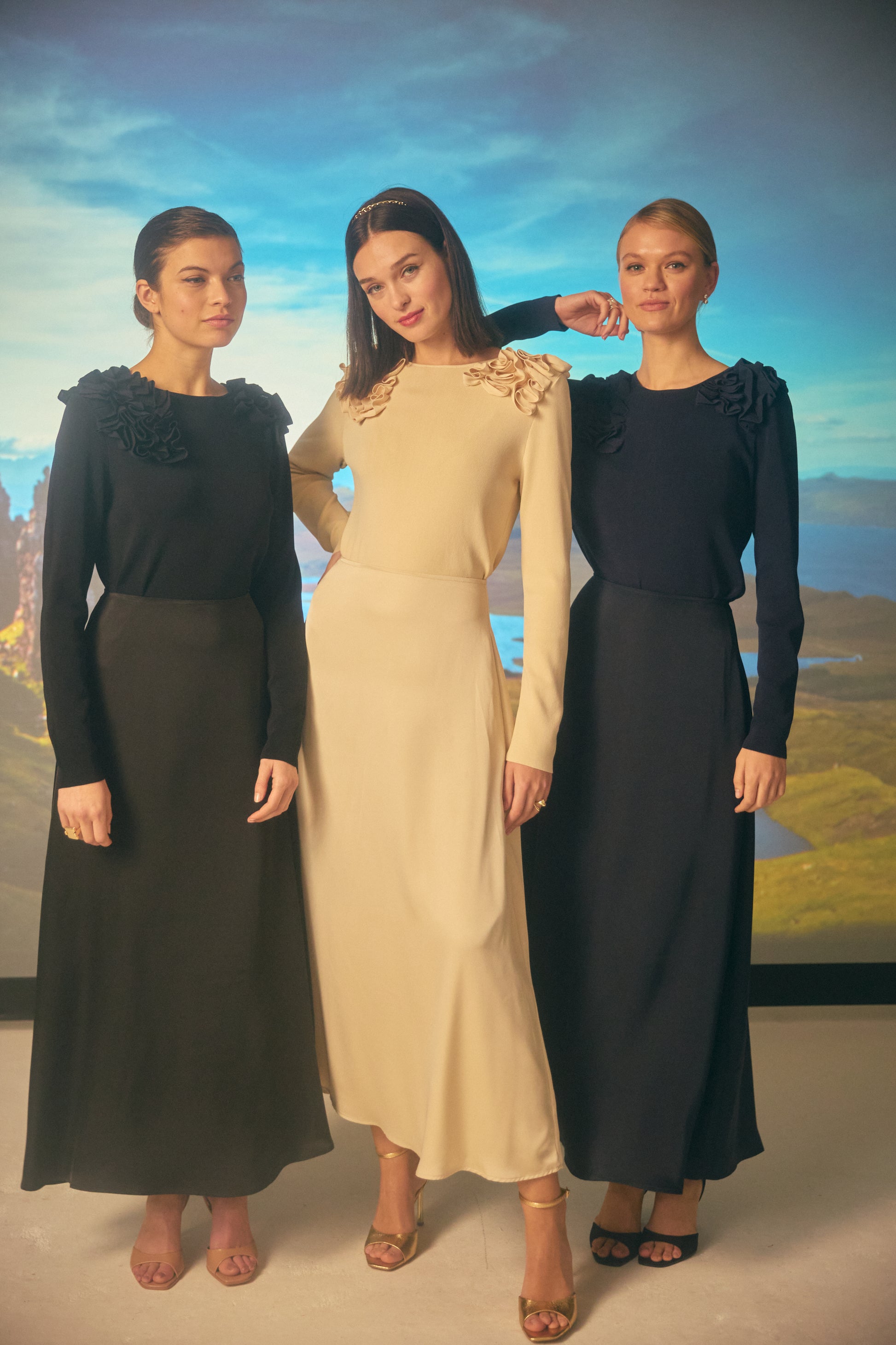 NOI-CH164&NR-372 BLUE FLOWER TOP&SATIN SKIRT SET