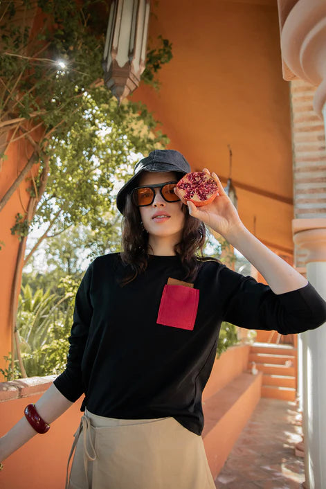 NOI-NR493C BLACK POCKET T-SHIRT