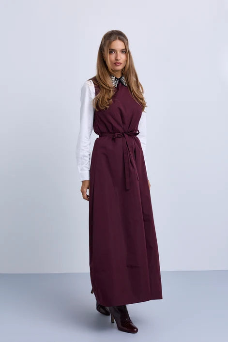 NOI-NR540 BURGUNDY TAFFETA EMBELLISHED COLLAR DRES