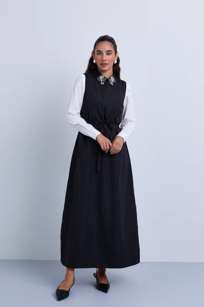 NOI-NR540 BURGUNDY TAFFETA EMBELLISHED COLLAR DRES