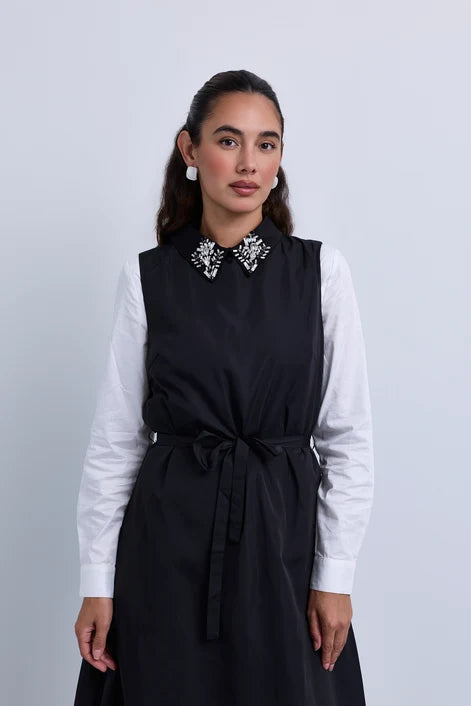 NOI-NR540 BURGUNDY TAFFETA EMBELLISHED COLLAR DRES