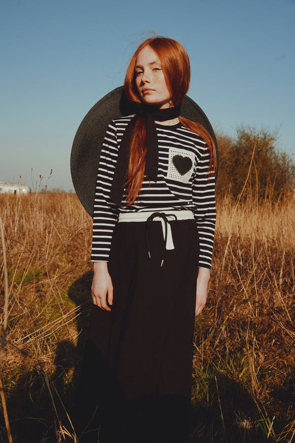 TEA-NRT-254 BLACK STRIPED HEART T-SHIRT