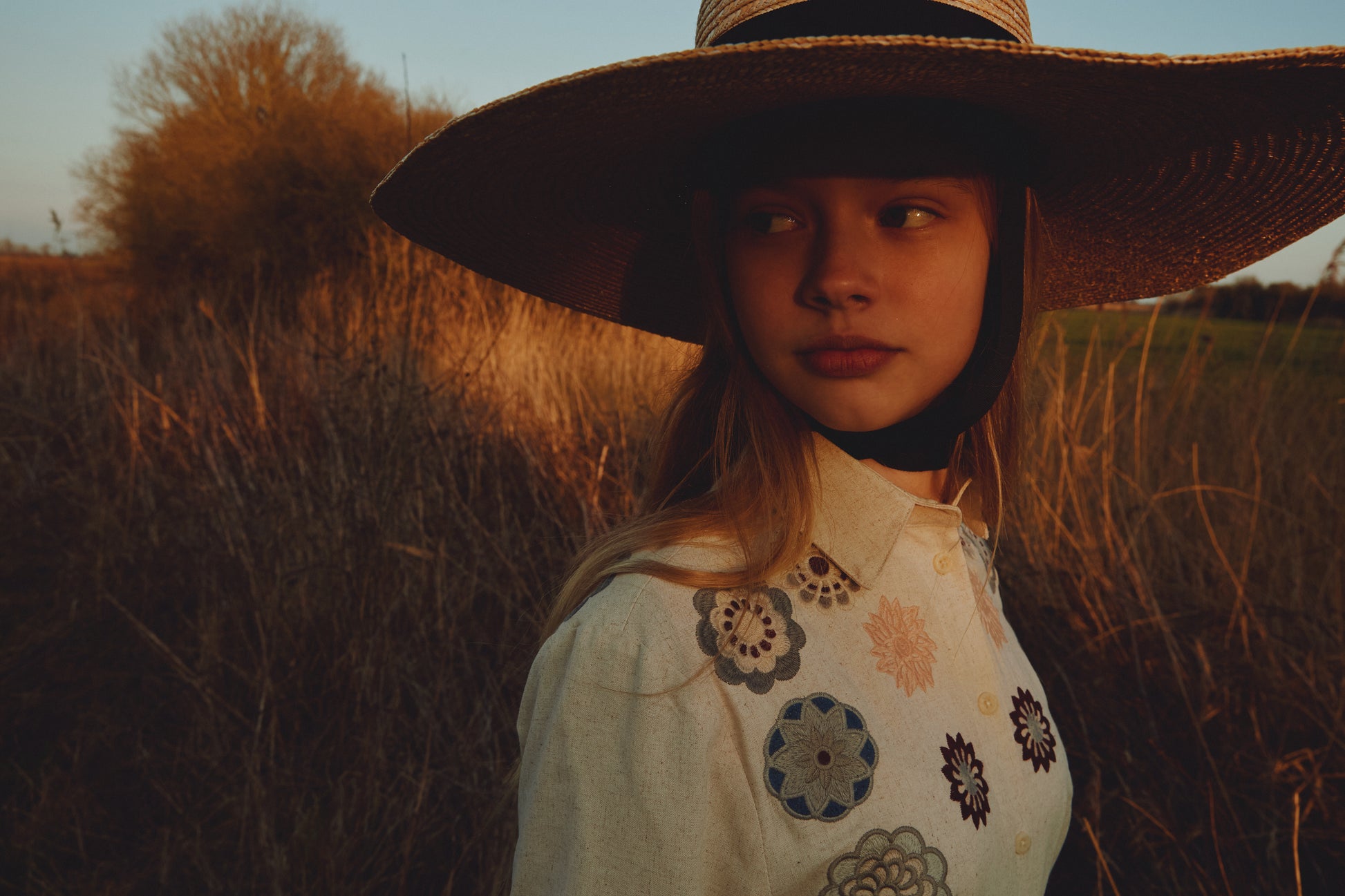 TEA-NRT-259 BEIGE EMBROIDERED SET