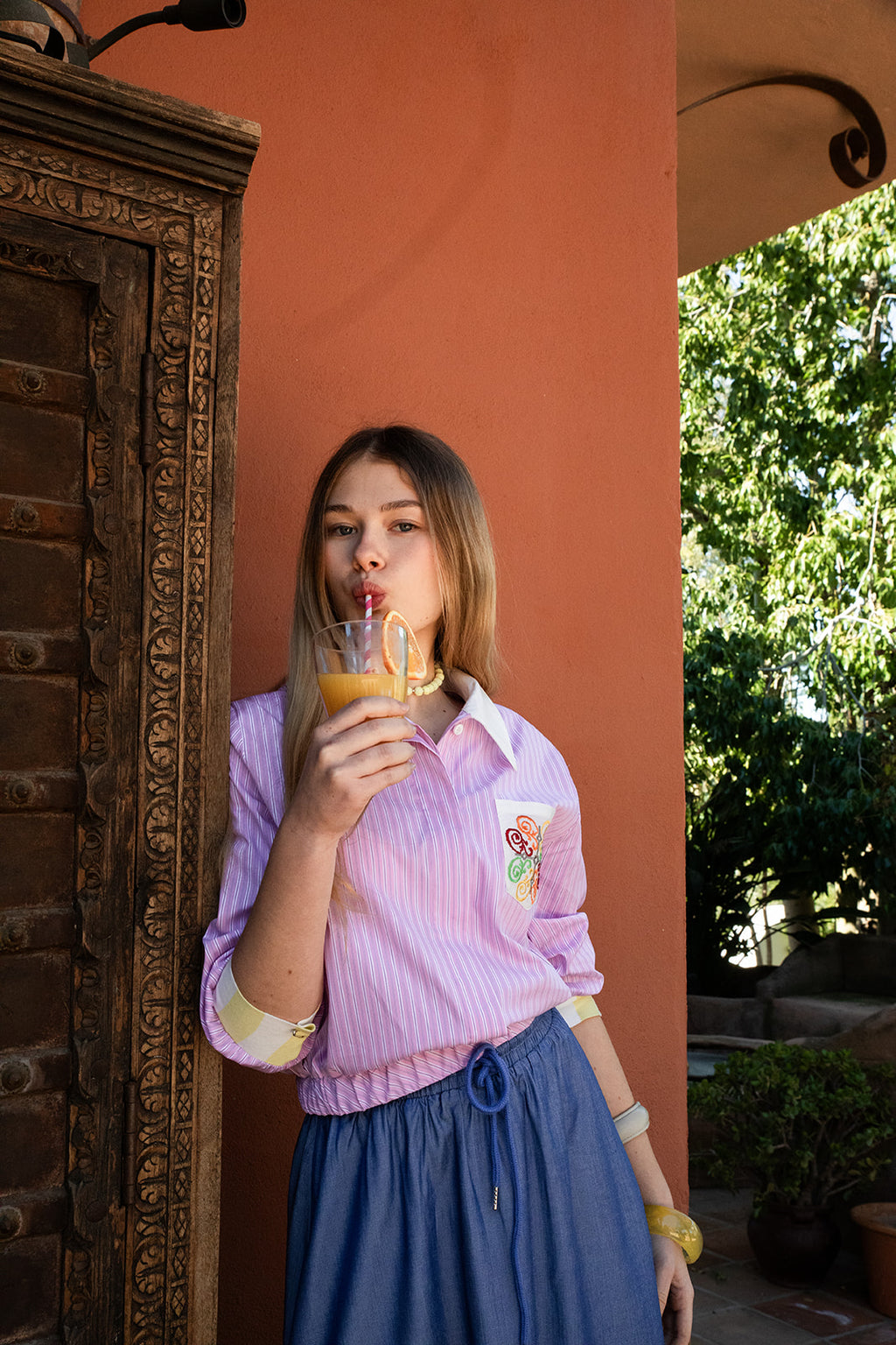 TEA-NRT-535P WHITE&PINK RIB CUFFS CROPPED SHIRT