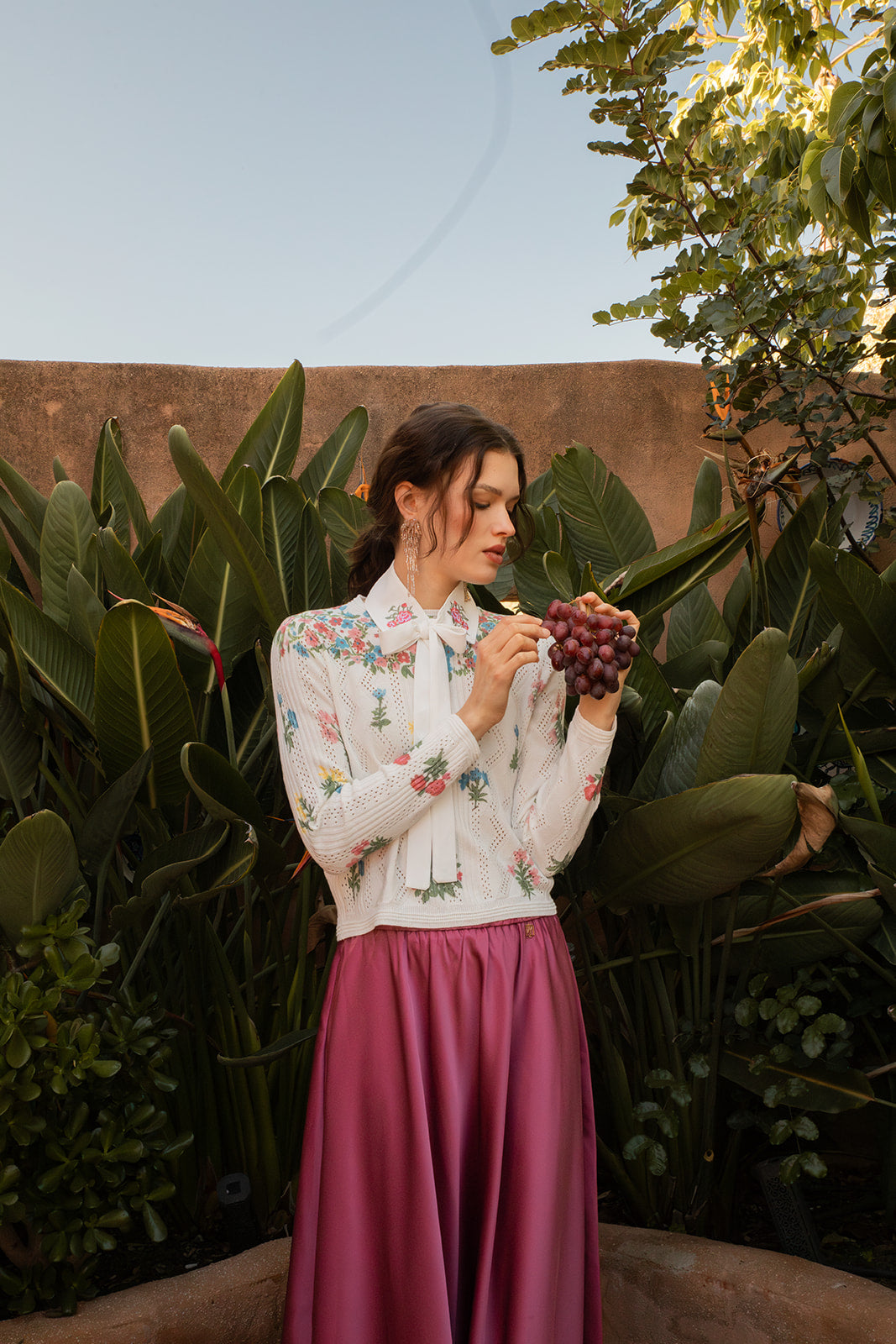 NOI-CH333 WHITE FLORAL KNIT TOP