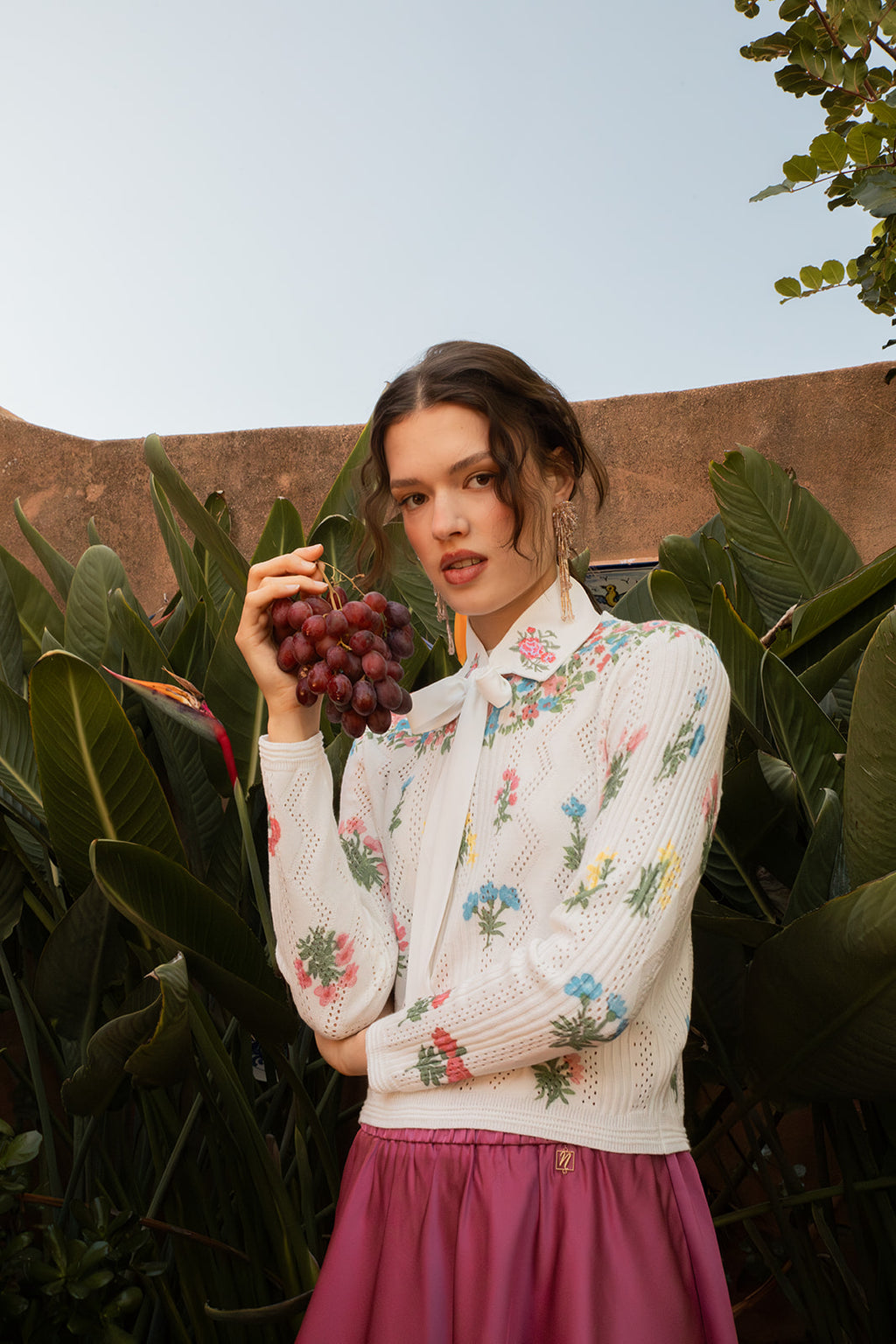 NOI-CH333 WHITE FLORAL KNIT TOP