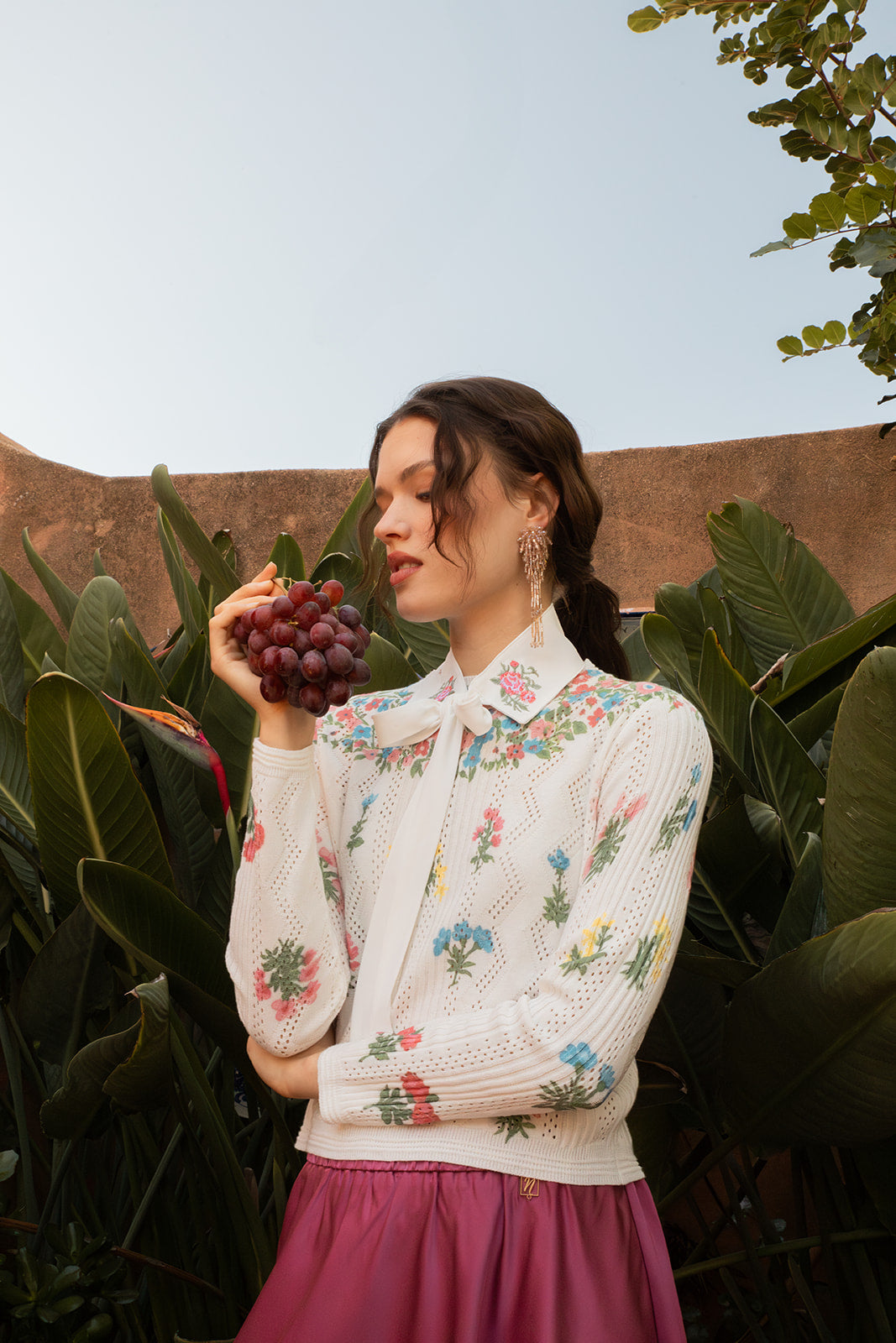 NOI-CH333 WHITE FLORAL KNIT TOP