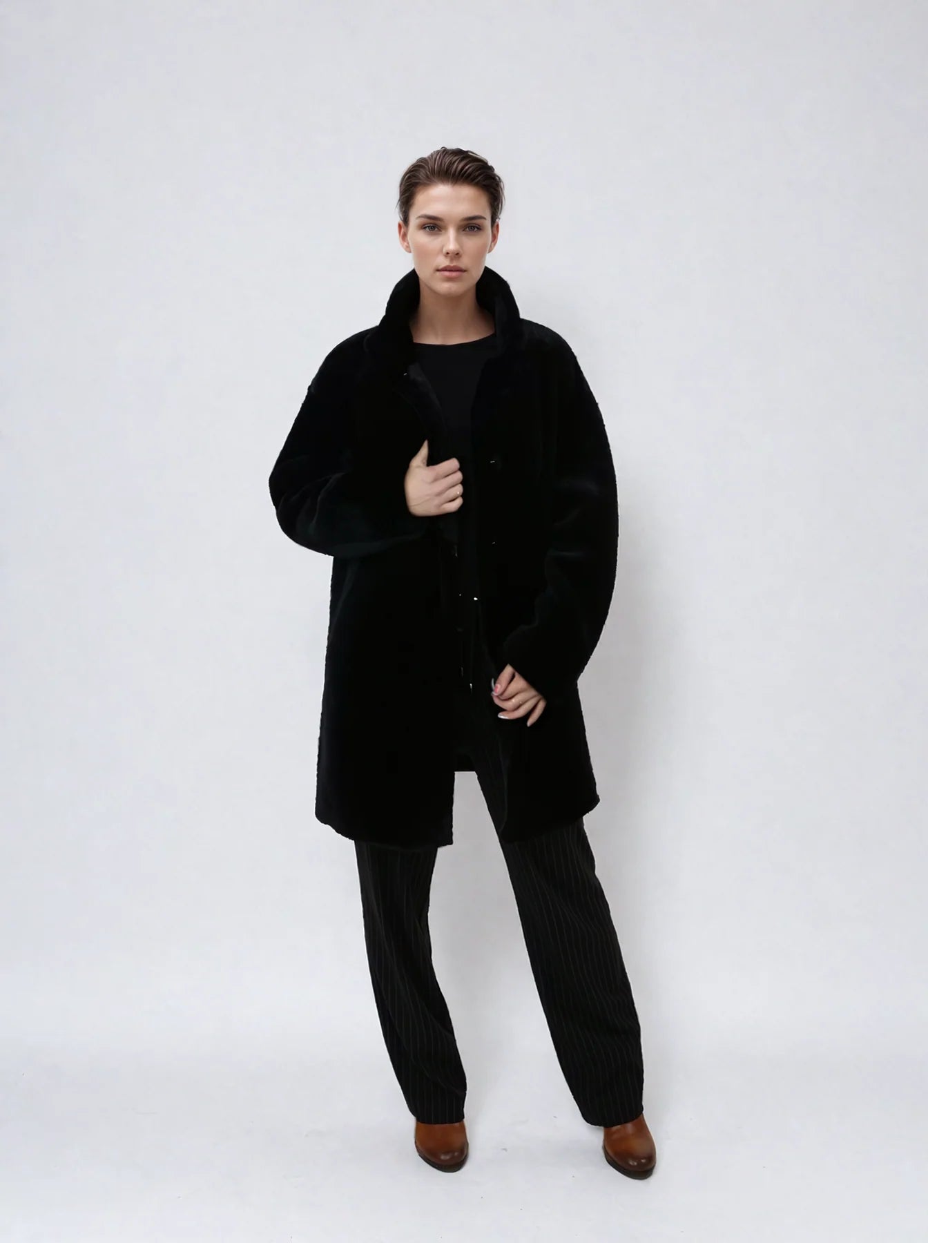 LVN-HARFLEUR BLACK STRAIGHT LAMB COAT