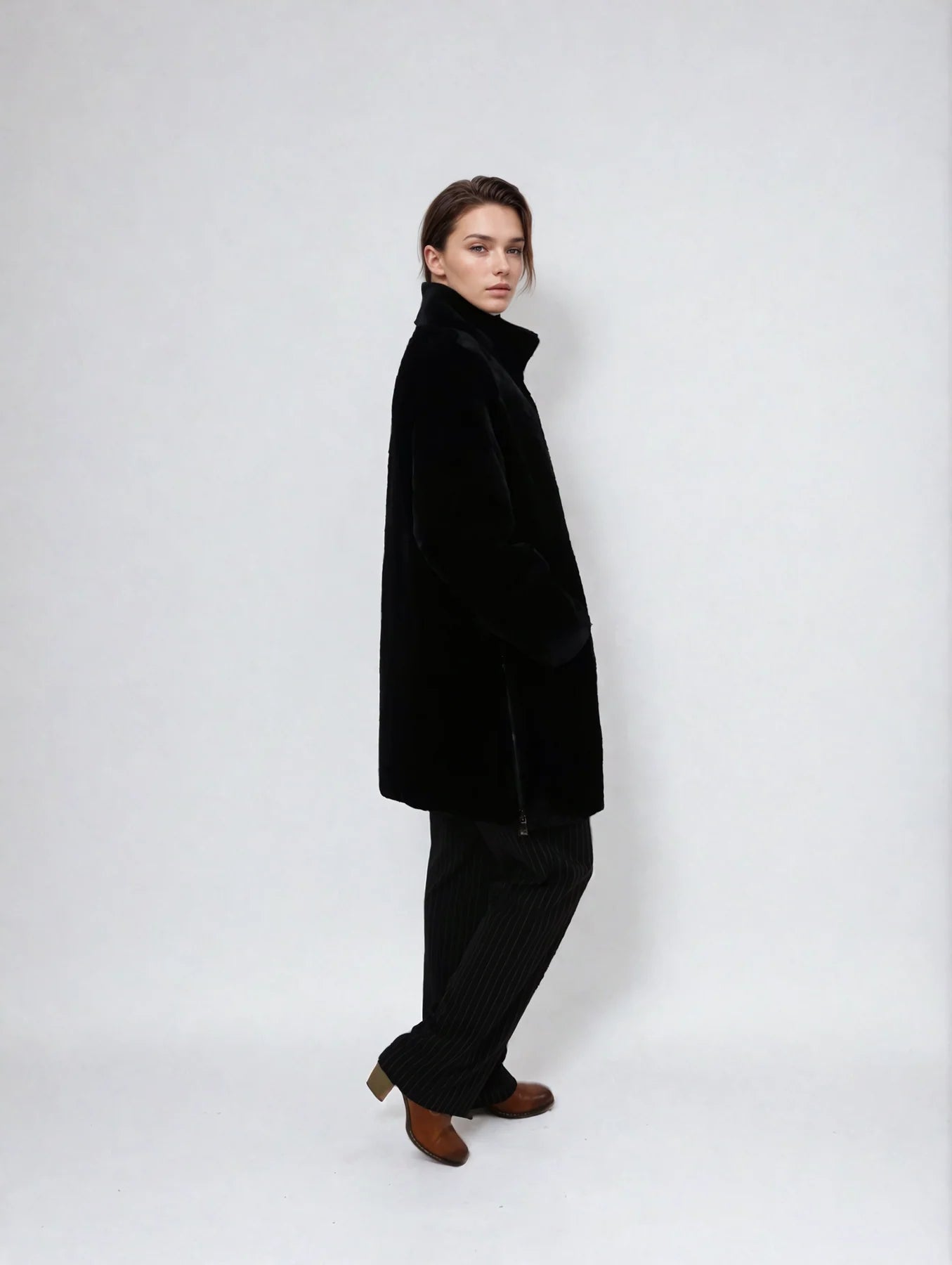 LVN-HARFLEUR BLACK STRAIGHT LAMB COAT