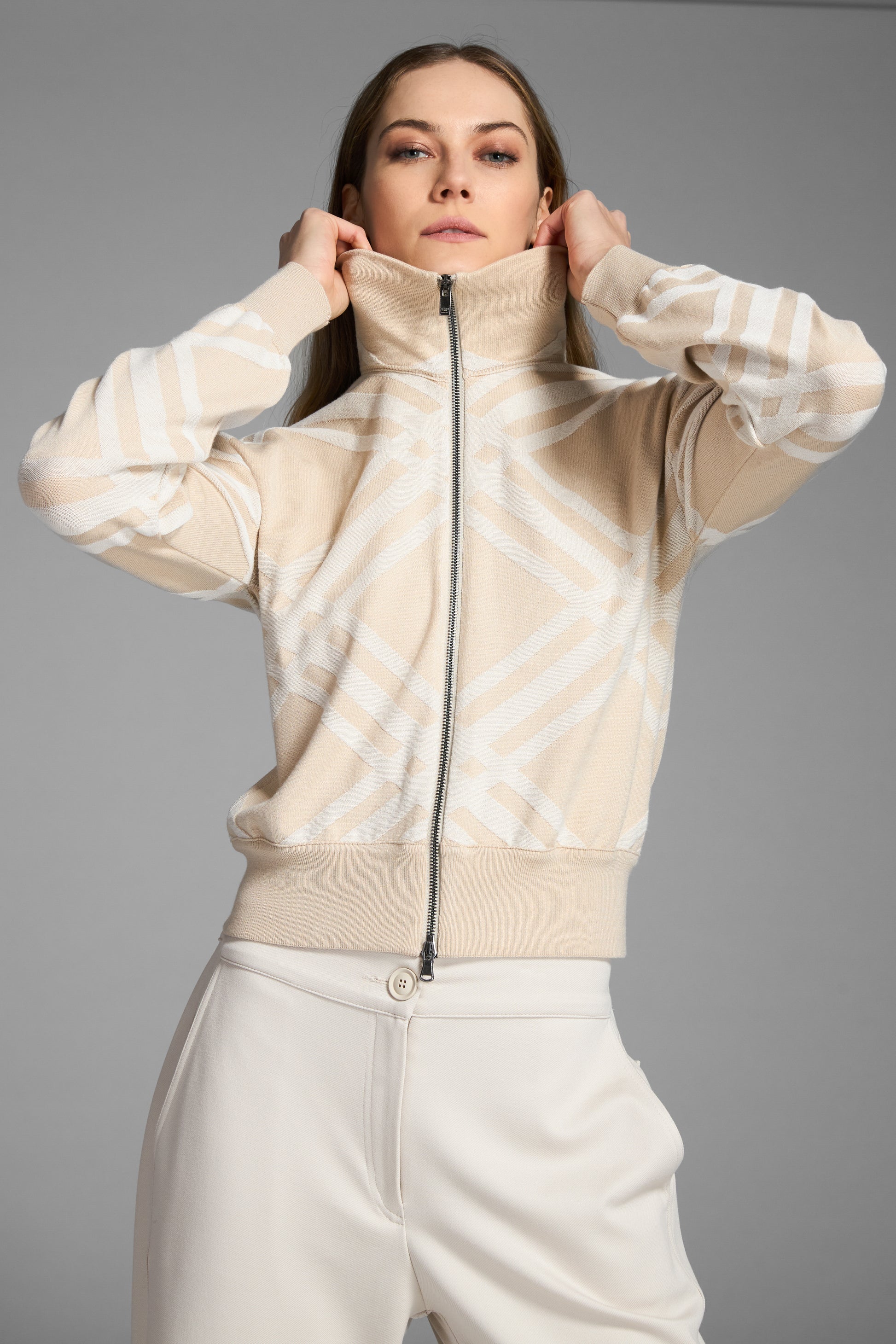 TRC-S138 ECRU CHECKED ZIP TOP