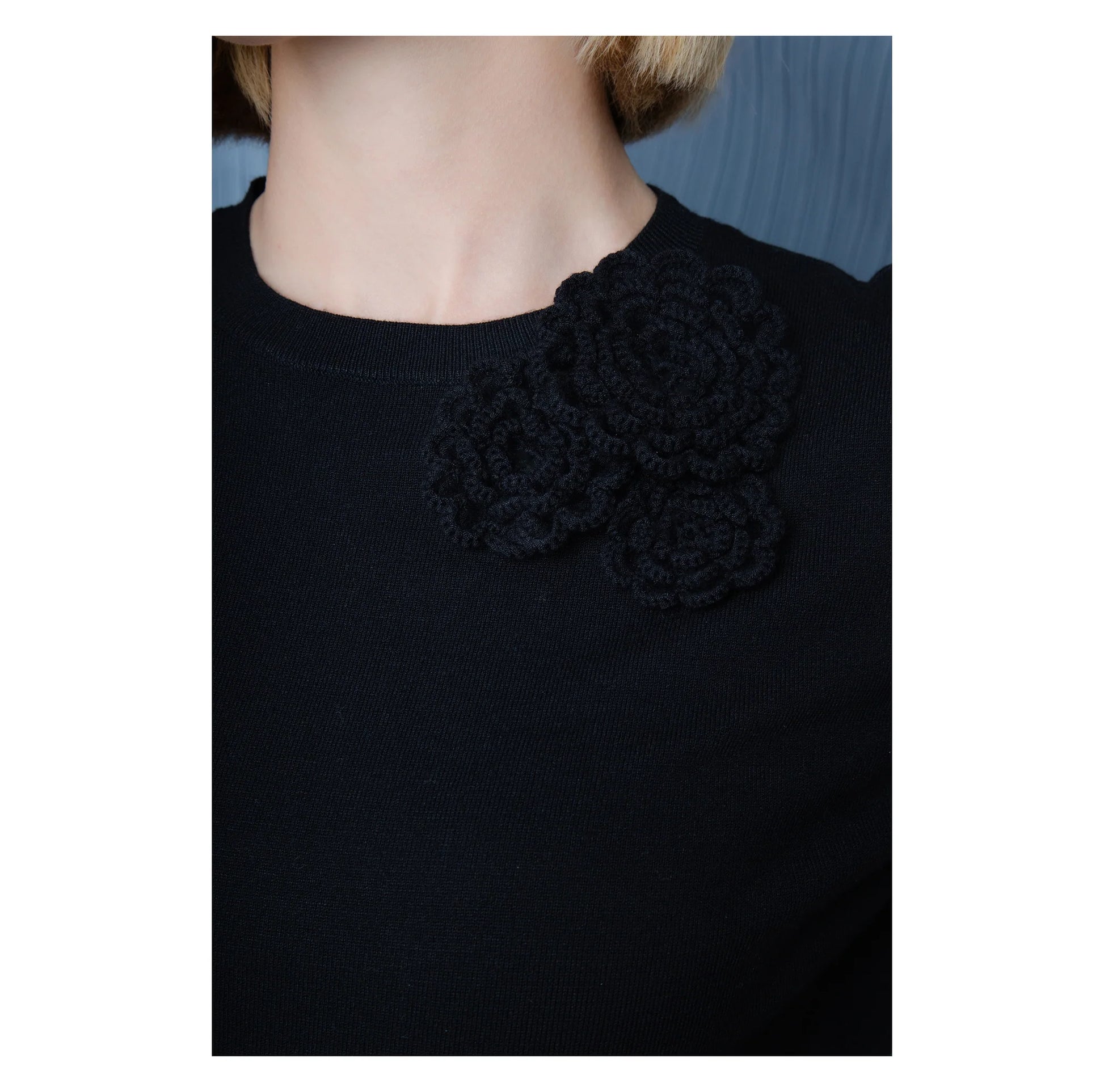 MUN-MNS4567 BLACK ROSAIRE TOP