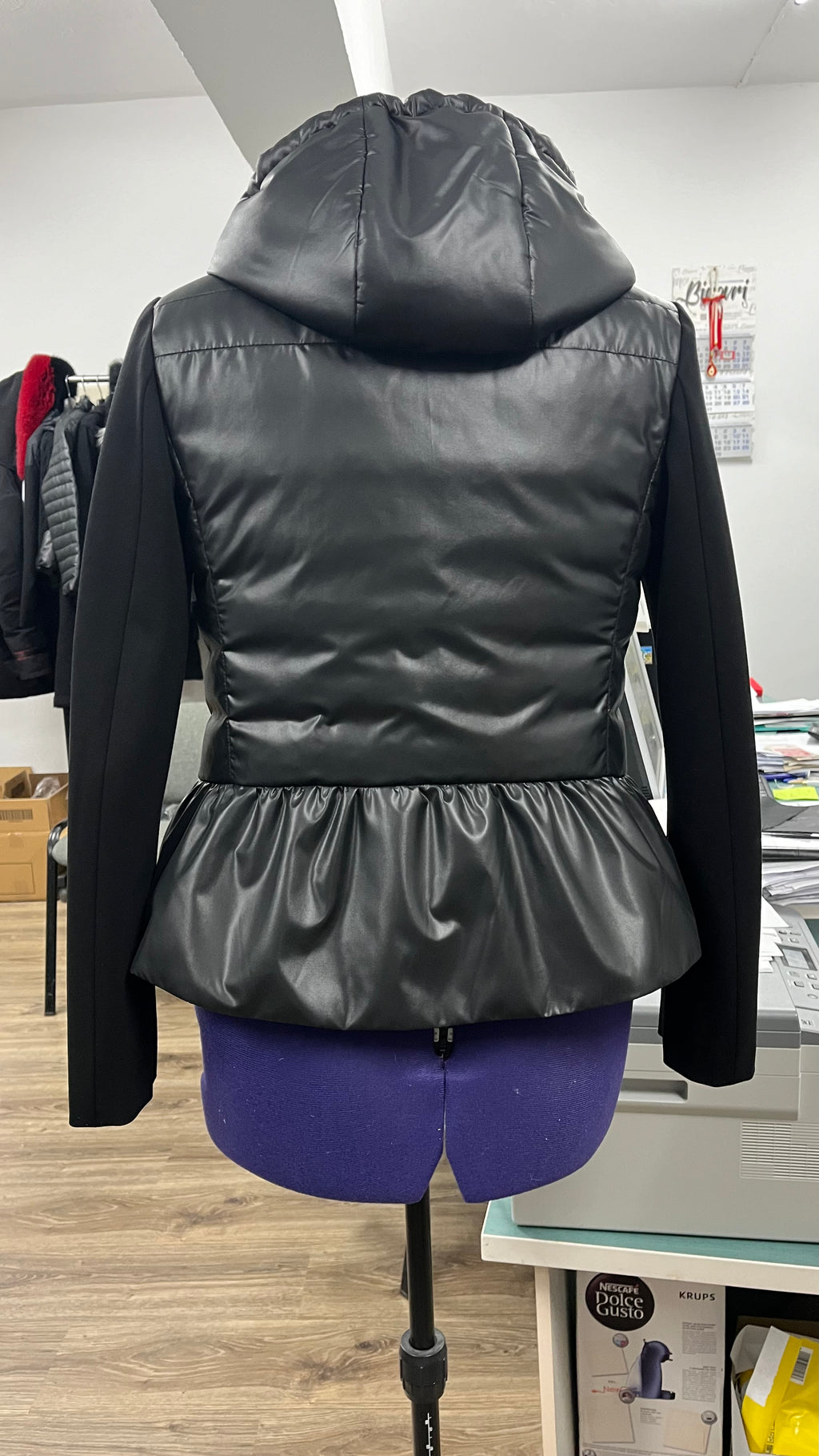 IDD-S1308-01-DT RUFFLE BLACK JACKET