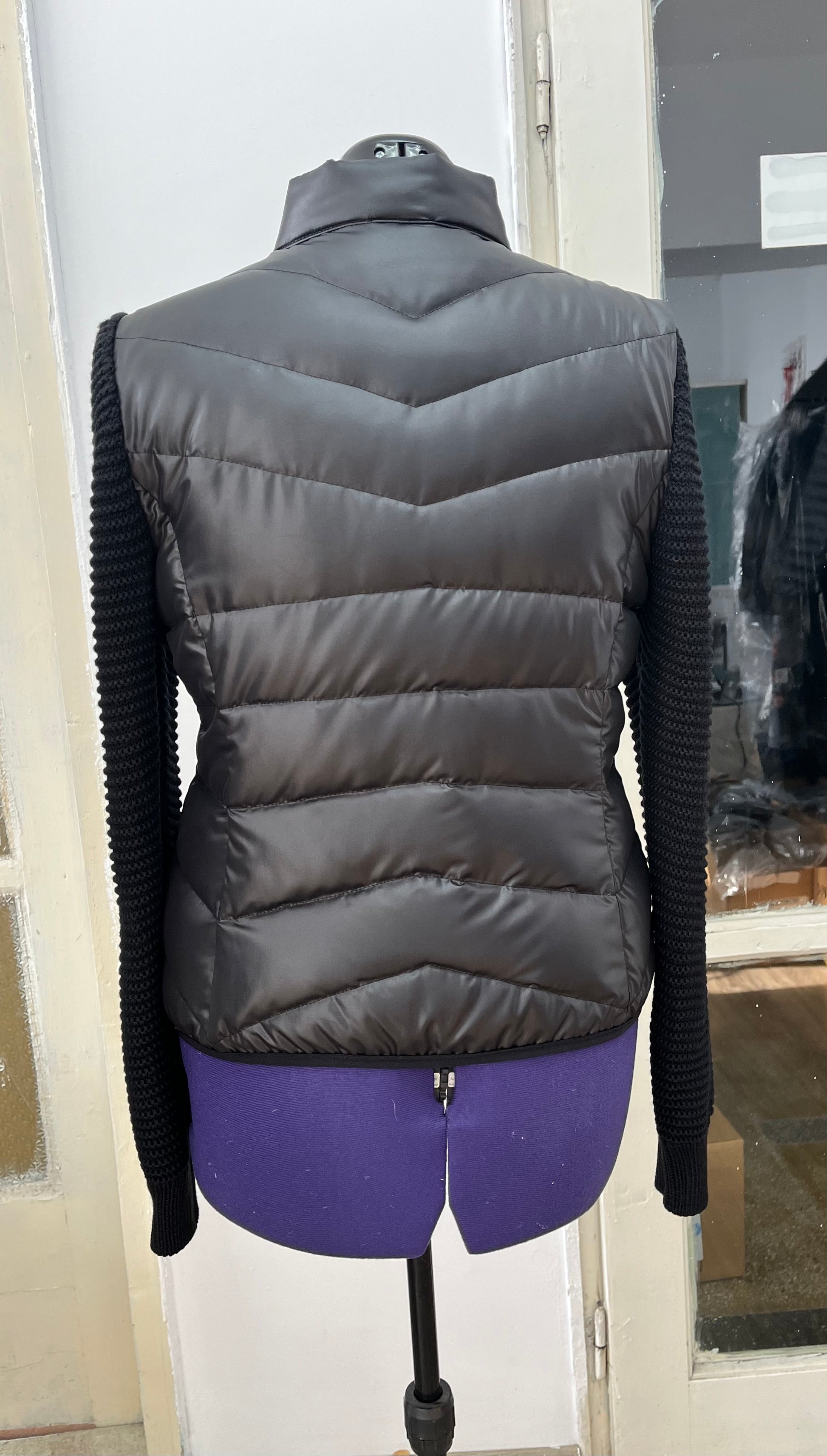 IDD-S1324-01-D RIB SLEEVE BLACK JACKET