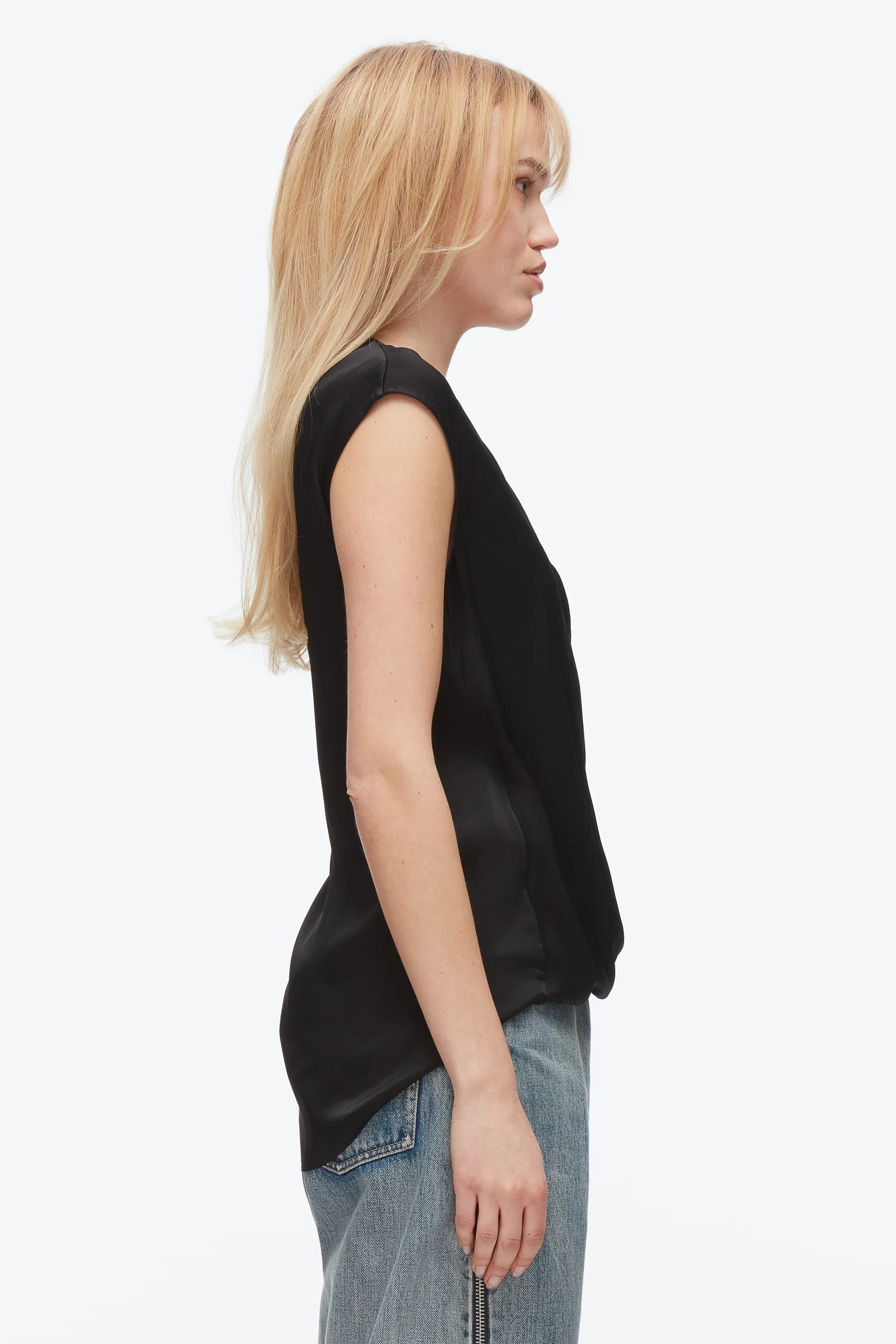 PLM-S251-2018NVS BLACK SLEEVELESS BLOUSE