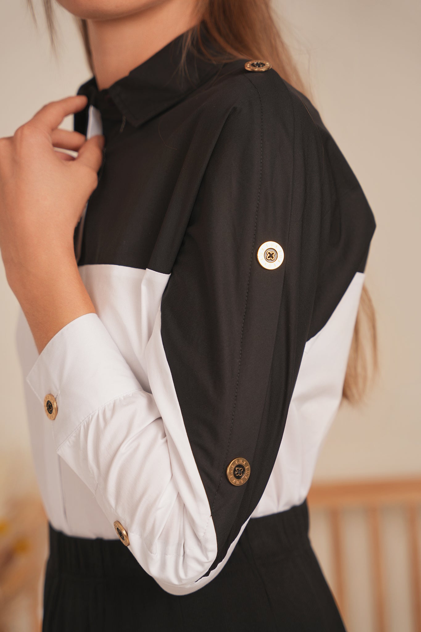 DEJ-SB5CM1472T WHITE&NAVY DOLMAN BLOUSE