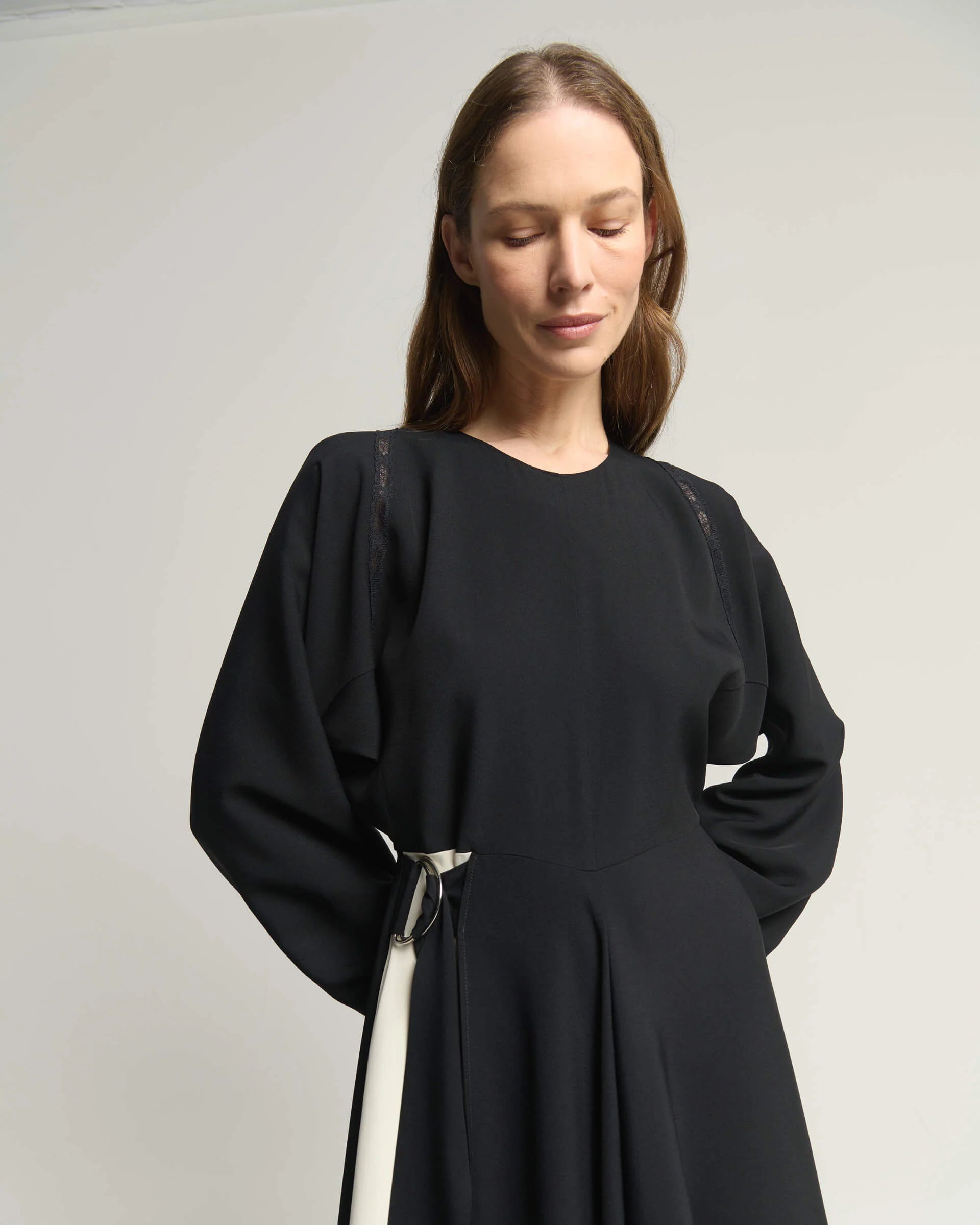 BEA-AB2C67SATBIC BLACK&WHITE CONTRAST DRESS