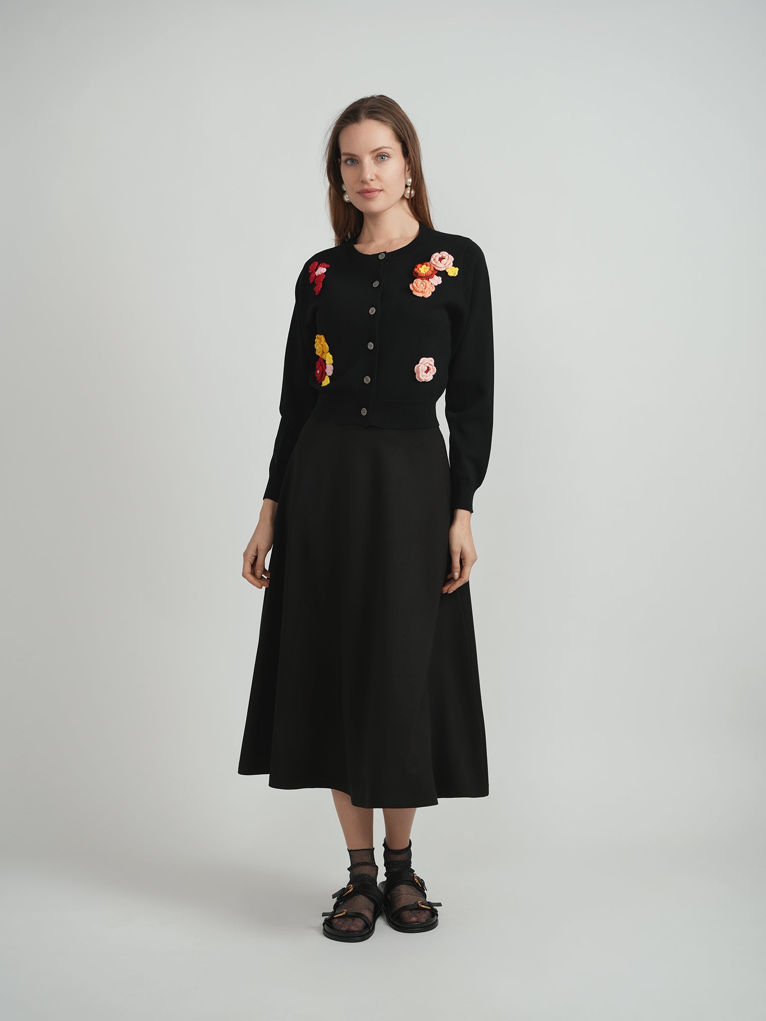 DEJ-WB5CM1646TE BLACK FLOWER APPLIQUE CARDIAGN