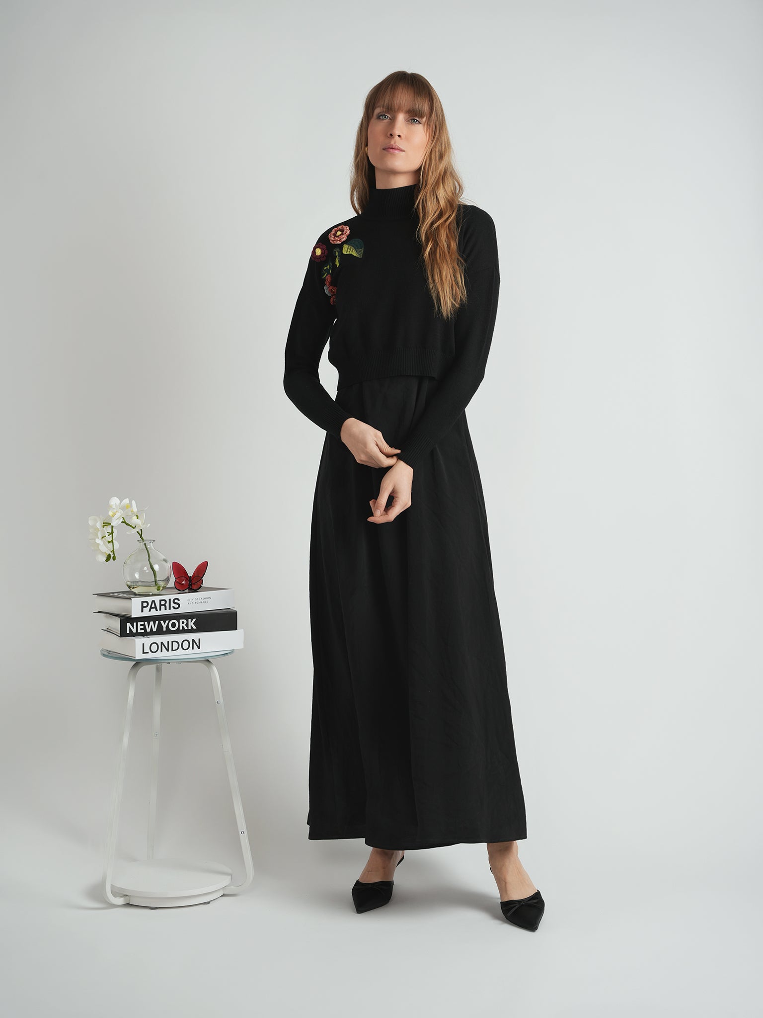 DEJ-WB5CM1657CL BLACK FLOWER APPLIQUE DRESS