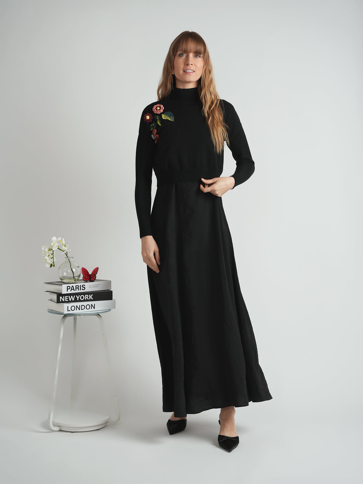 DEJ-WB5CM1657CL BLACK FLOWER APPLIQUE DRESS