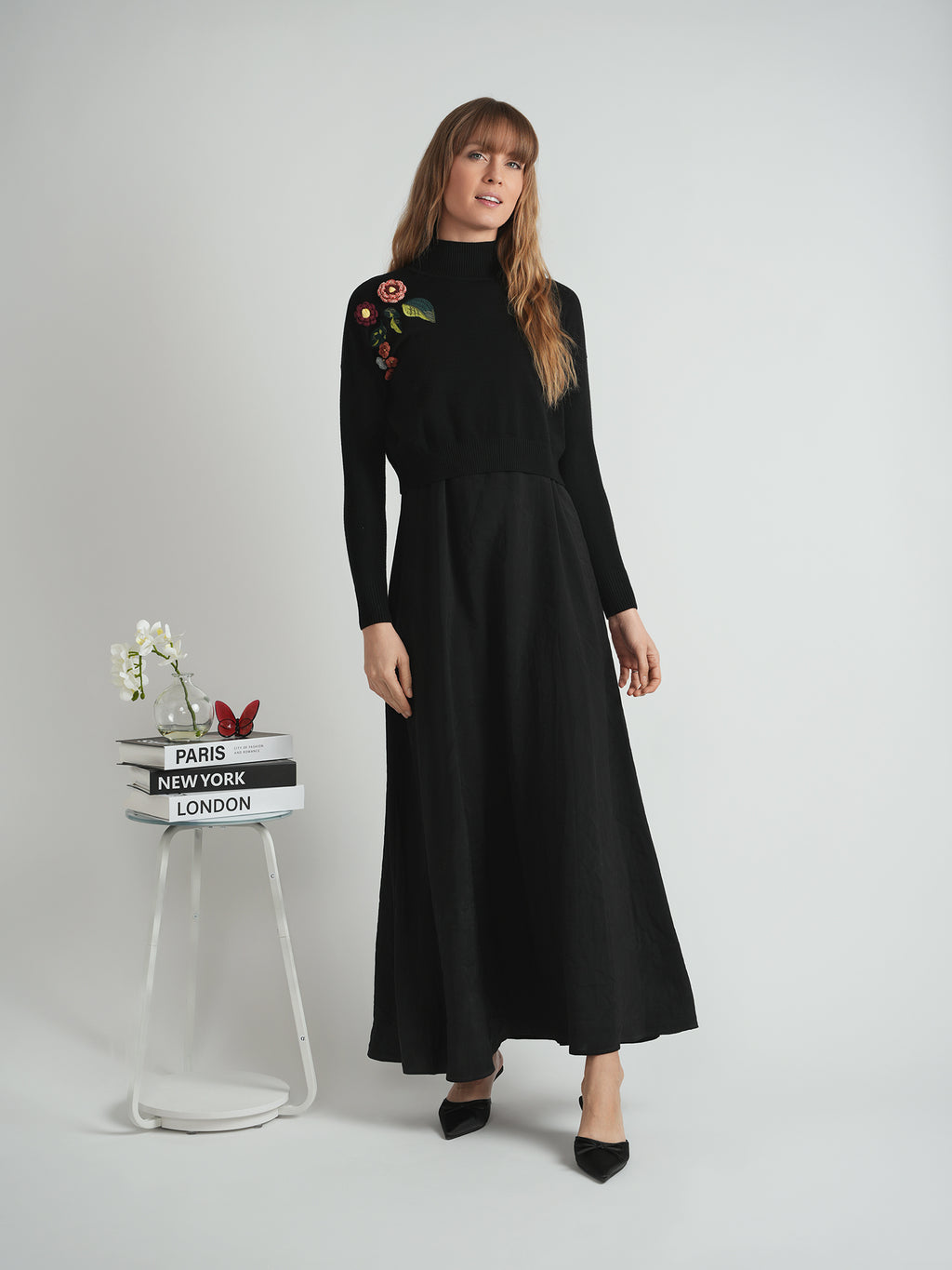 DEJ-WB5CM1657CL BLACK FLOWER APPLIQUE DRESS
