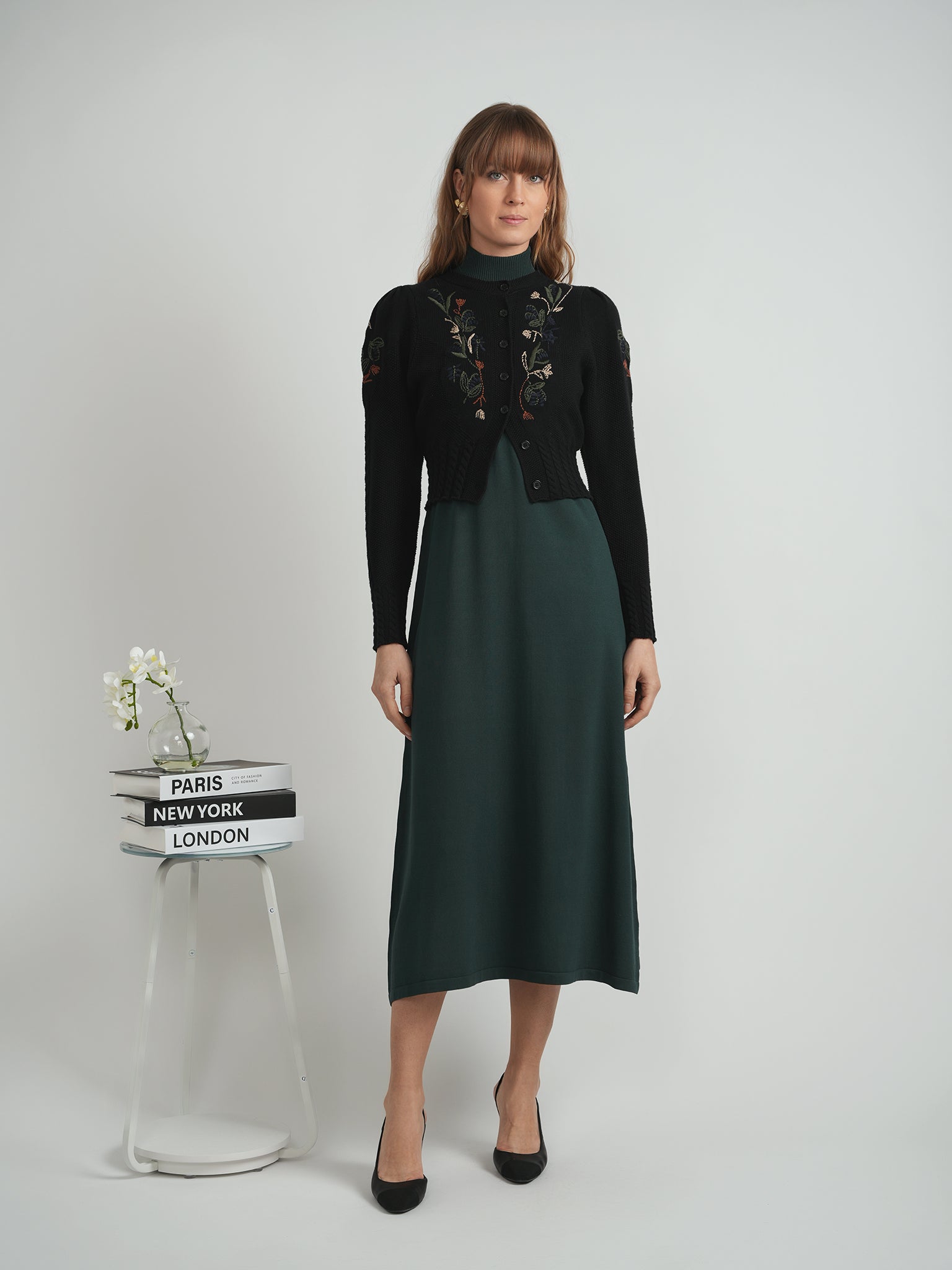 DEJ-WB4CM1132DME BLACK HIGH NECK SLEEVELESS DRESS