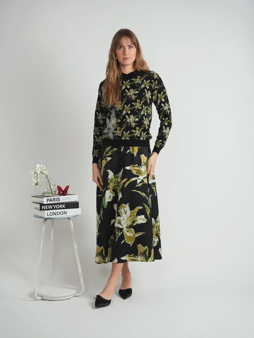 DEJ-WB5CM1787TE BLACK&BLUSH FLORAL V-NECK TOP