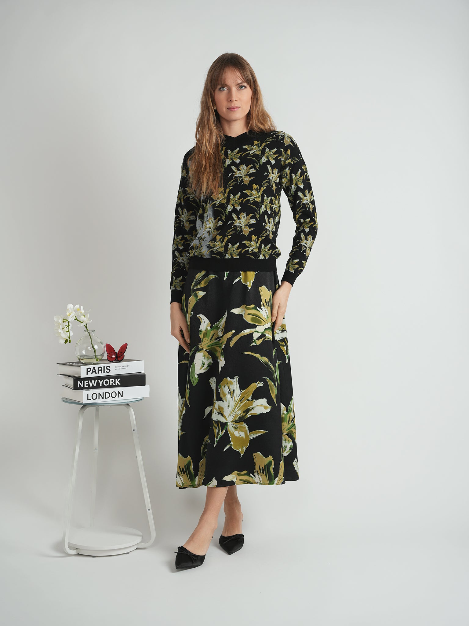 DEJ-WB5CM1787TE BLACK&BLUSH FLORAL V-NECK TOP