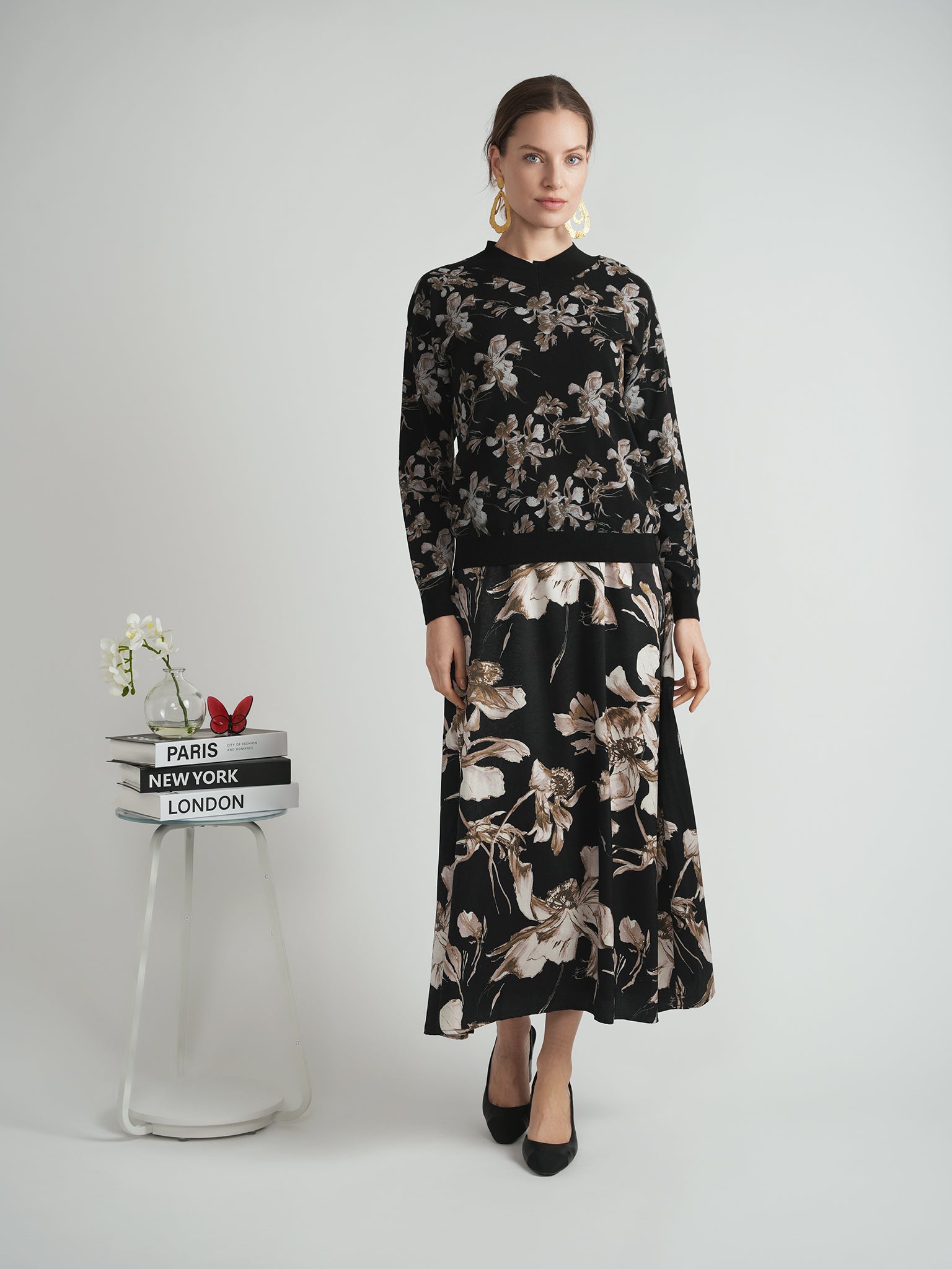 DEJ-WB5CM1787TE BLACK&OLIVE FLORAL V-NECK TOP