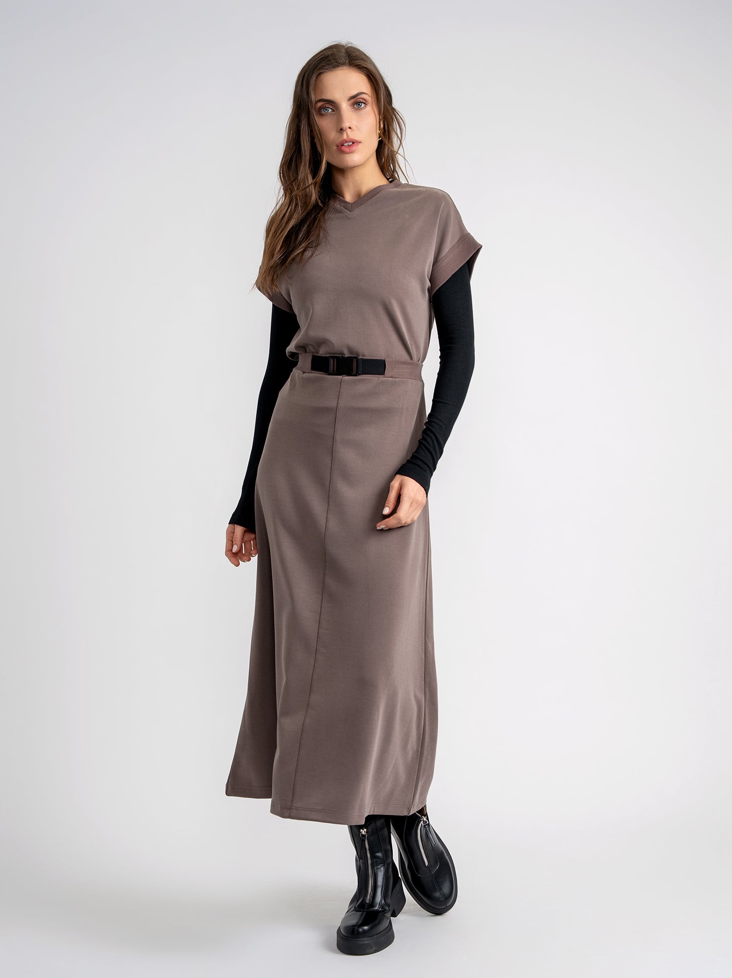 GIN-WB5CPT7265V MOCHA V- NECK TOP