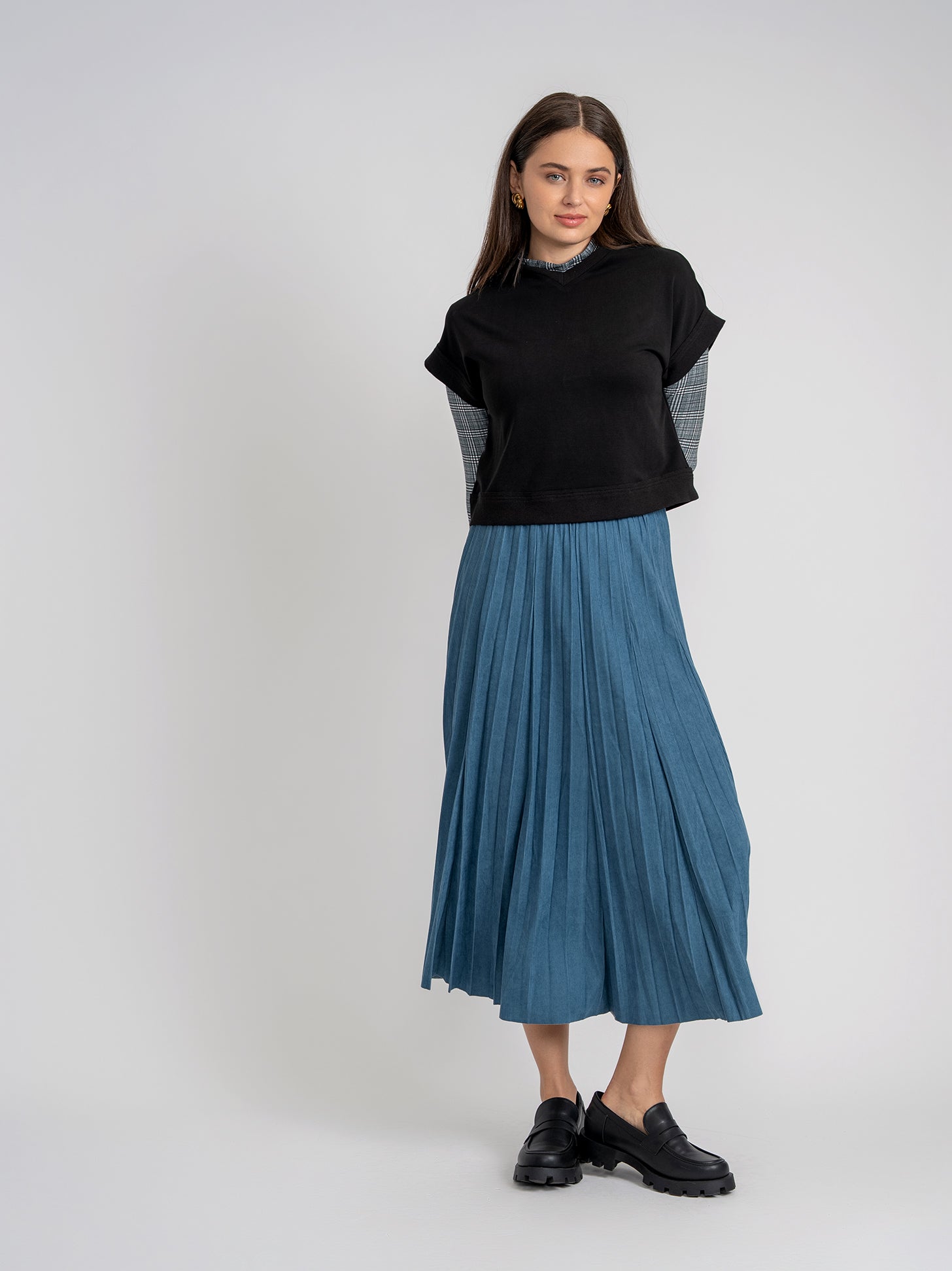 GIN-WB5CPT7289V BLACK SUEDE V-NECK TOP