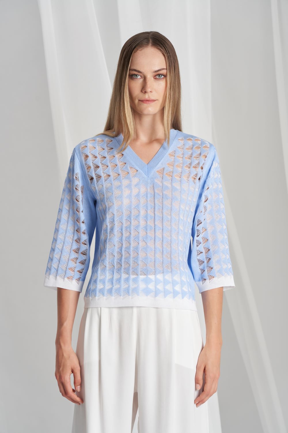 TRC-B750 BLUE V-NECK PATTERNED TOP