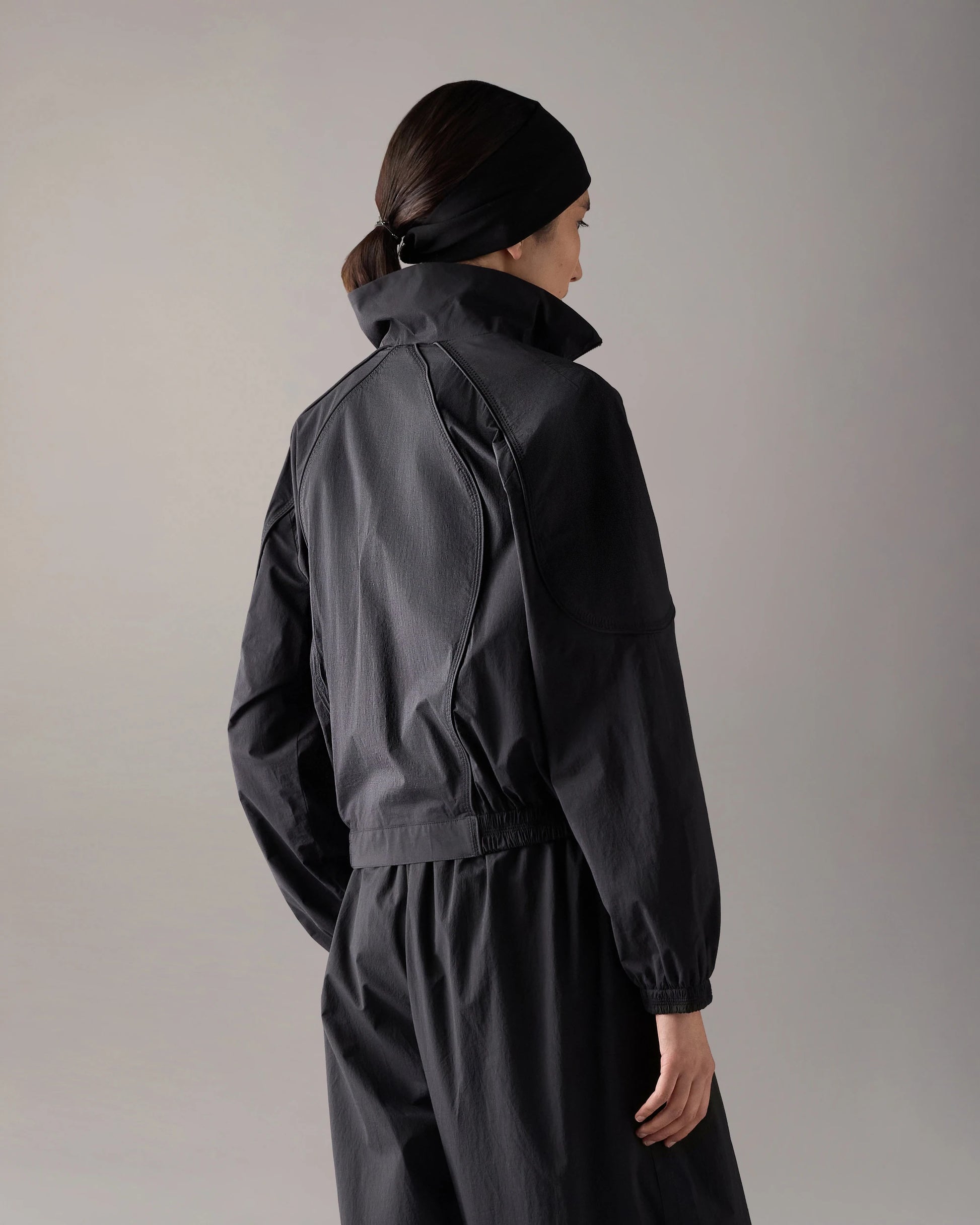 MKN-M16LJ127 BLACK SKYLINE CROP JACKET