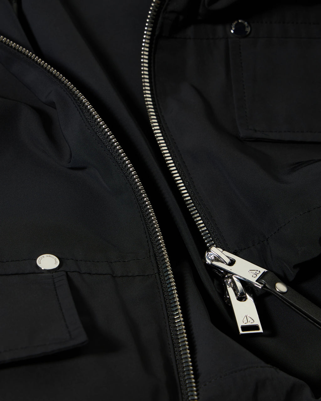 MKN-M16LV460 BLACK ELEVATE HOODED GILET