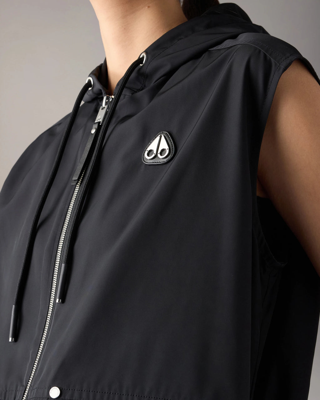 MKN-M16LV460 BLACK ELEVATE HOODED GILET
