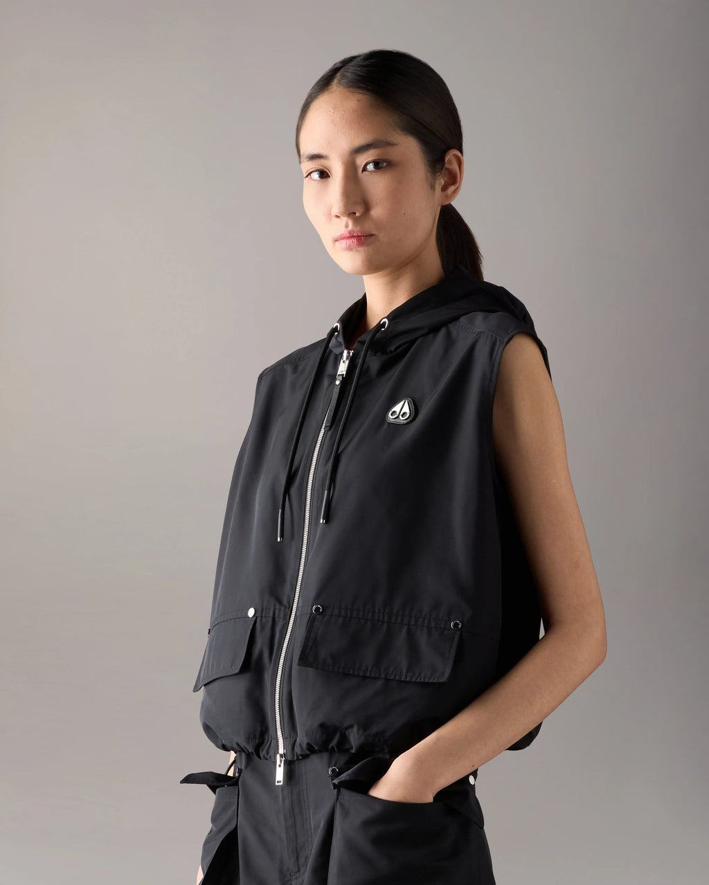 MKN-M16LV460 BLACK ELEVATE HOODED GILET