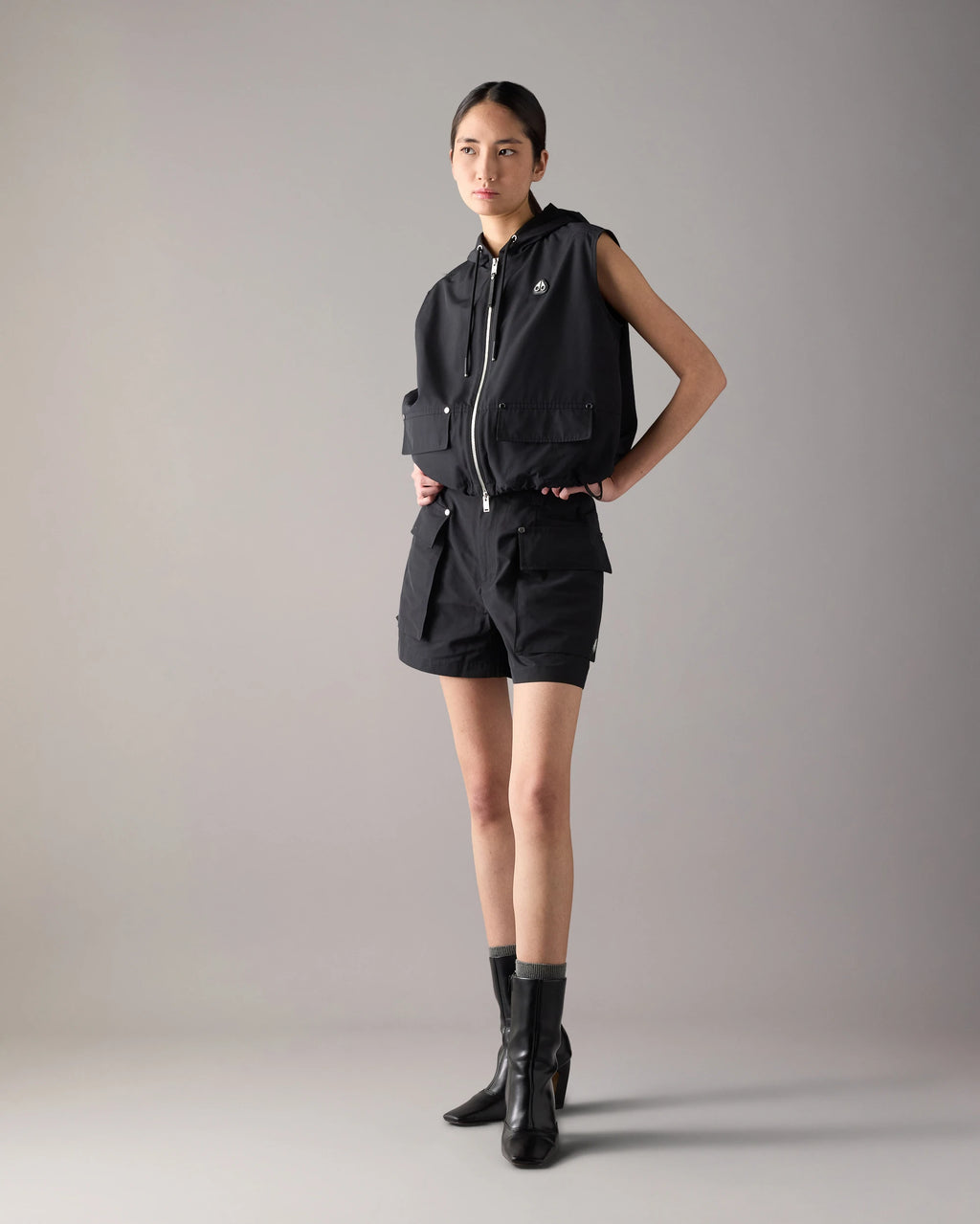 MKN-M16LV460 BLACK ELEVATE HOODED GILET