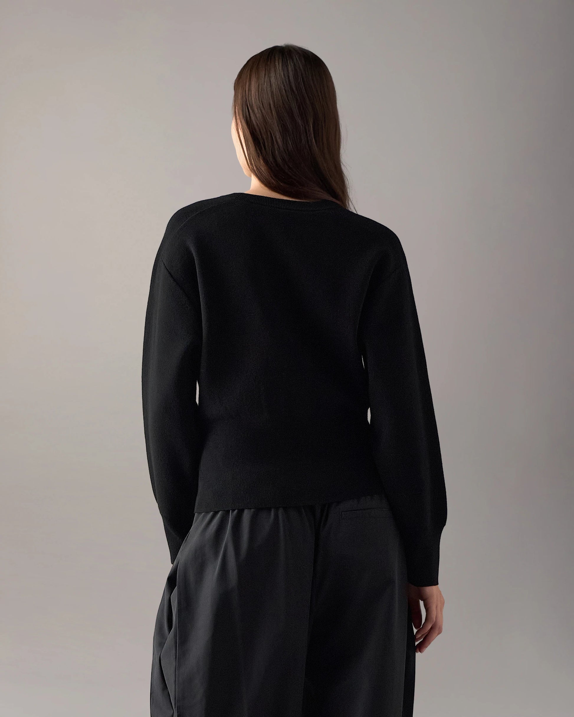 MKN-M36LK675 BLACK CORNER CREWNECK TOP