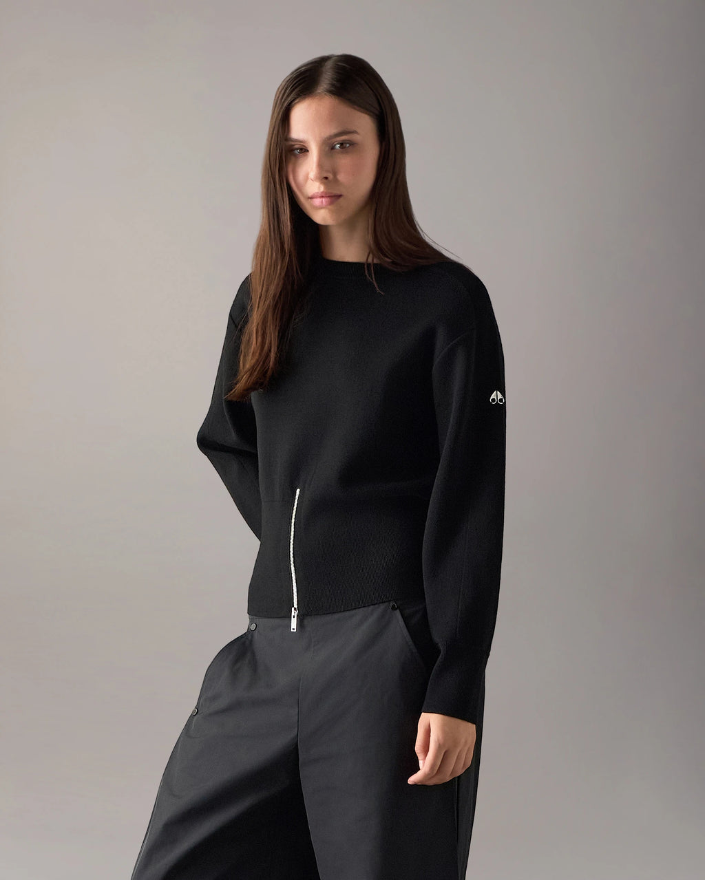 MKN-M36LK675 BLACK CORNER CREWNECK TOP