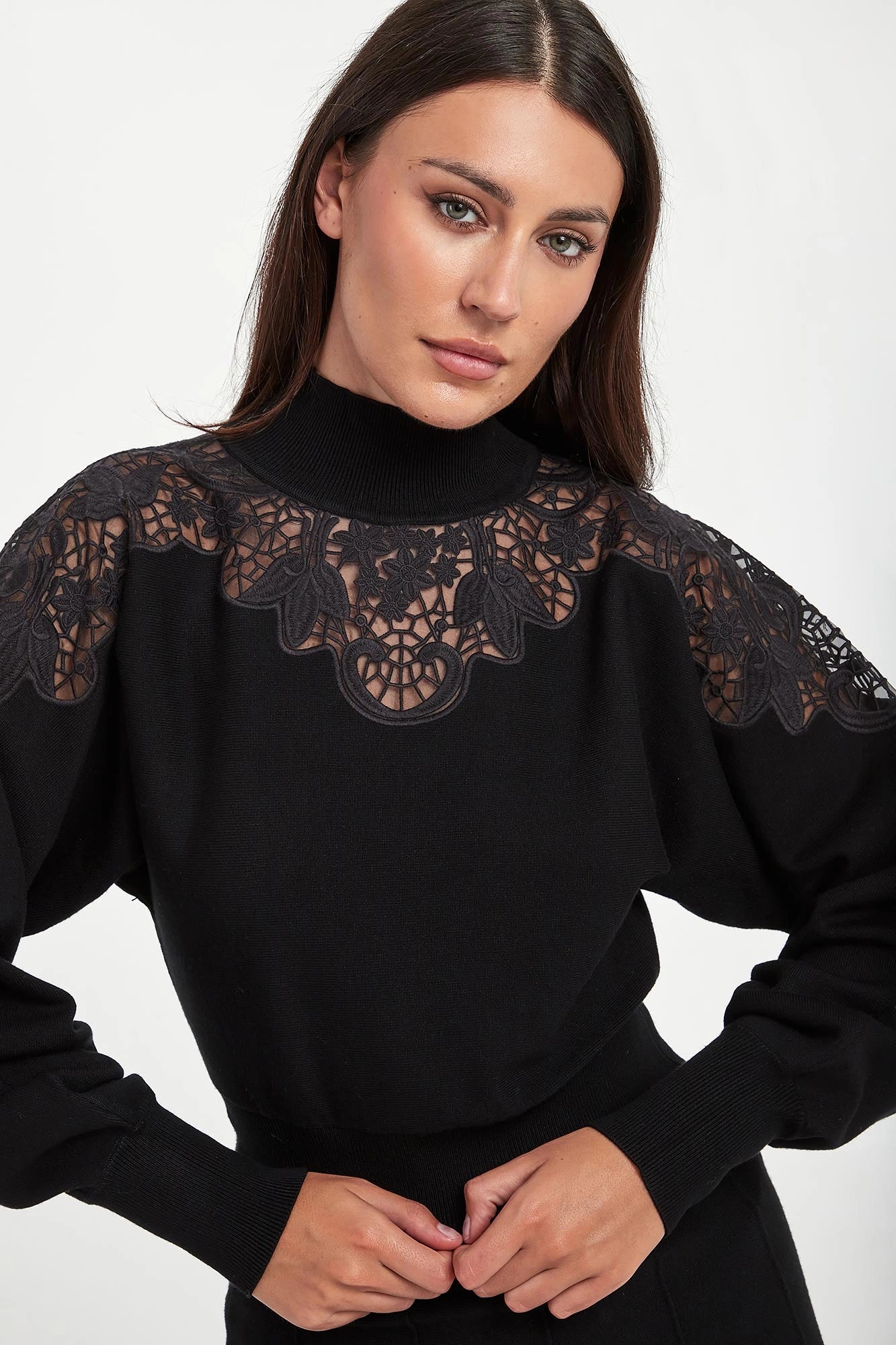 TWS-252TP3406 BLACK LACE KNIT TOP